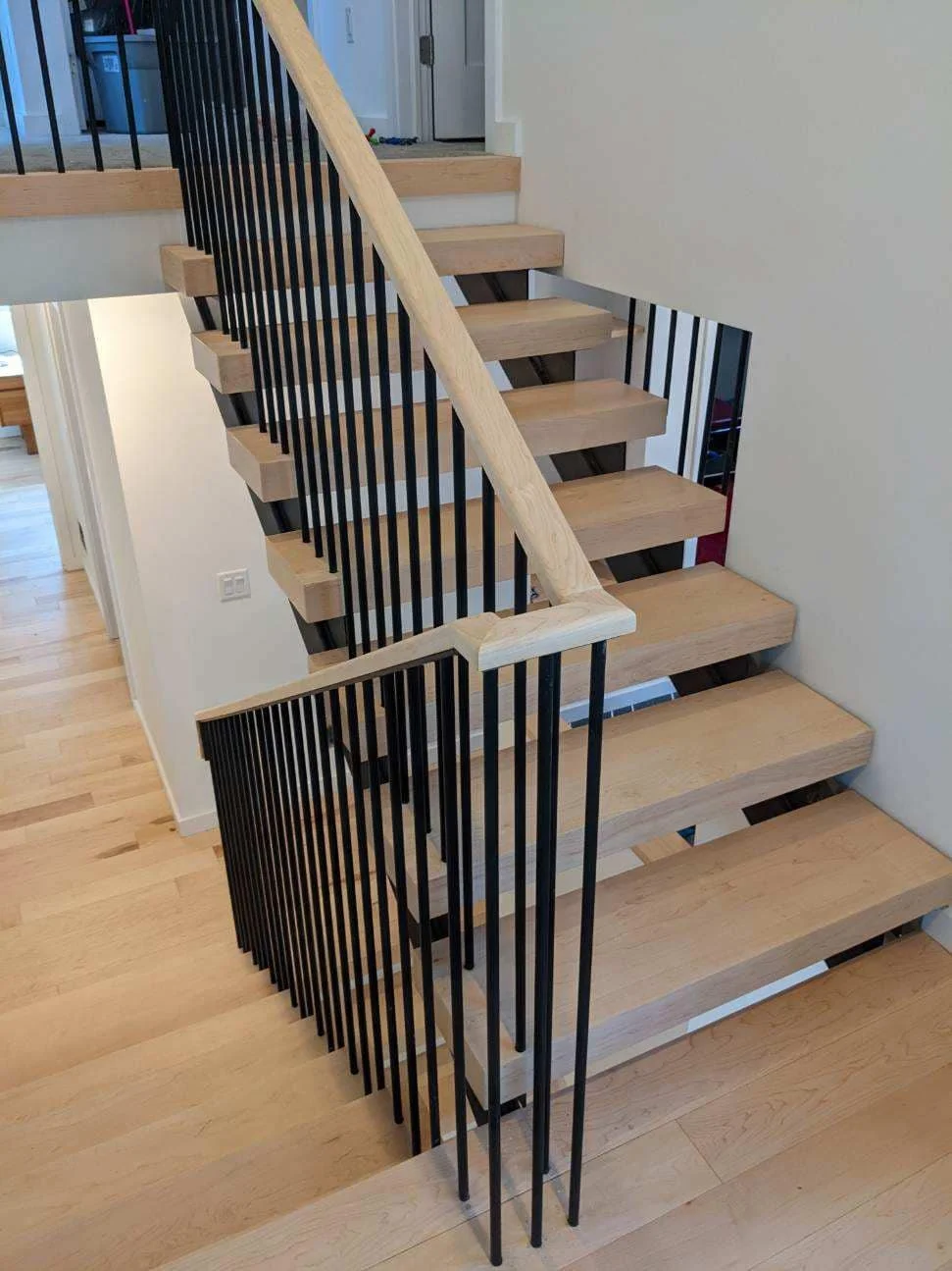 Keuka Studios Custom Metal Railing W/ Floating Stringers

Joinery, lower stairs, and treads by TML WOODWORKS