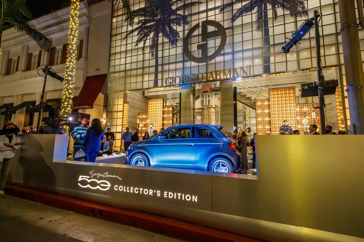 ✨ Rodeo Drive transformed into an unforgettable showcase of Italian craftsmanship and modern innovation.
On November 20th, Giorgio Armani hosted the North American launch of the FIAT 500e Giorgio Armani Collector’s Edition at its Beverly Hills