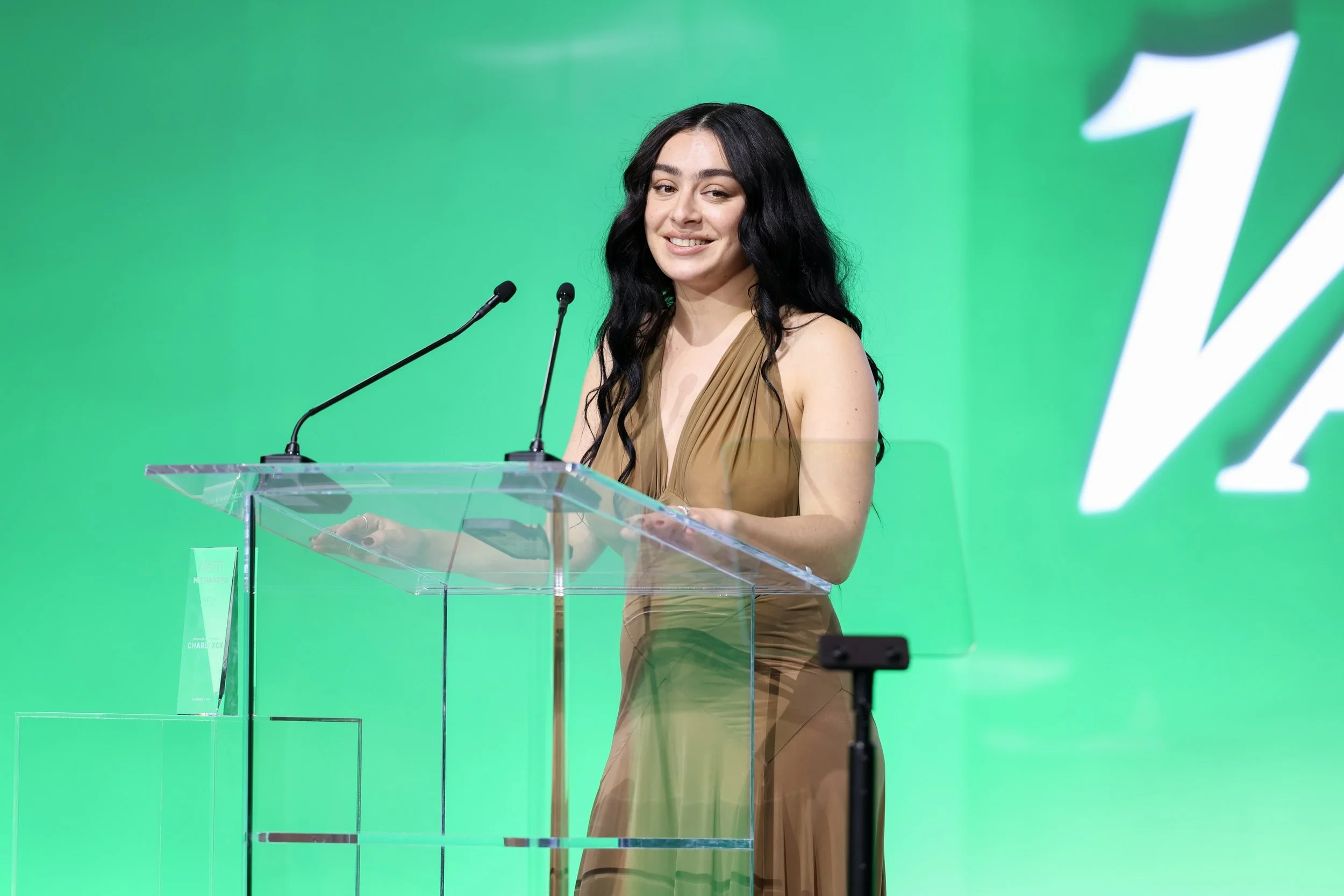 Celebrating the artists who shaped the sound of 2024. 🎶

For @variety Hitmakers Brunch, Stoelt Productions transformed @nyastudios WEST into a bold, immersive awards experience honoring @charli_xcx @shaboozey Doechii, @bensonboone @oliviarodrigo @la