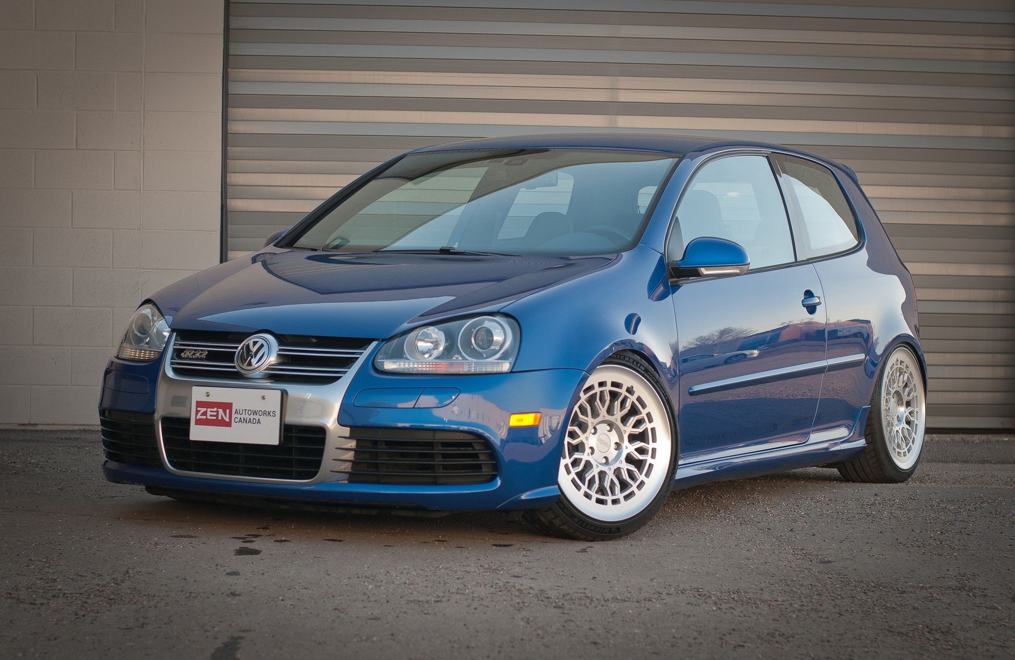 MKV Golf R32 6spd recently importd for a local VW enthusiast. This one slammed on some unique Radi8 alloys making it a showstopper stright off the boat. 

Zen sourced this VR6 powered hot hatch direct from Japan's used vehicle auction network. 

Let 
