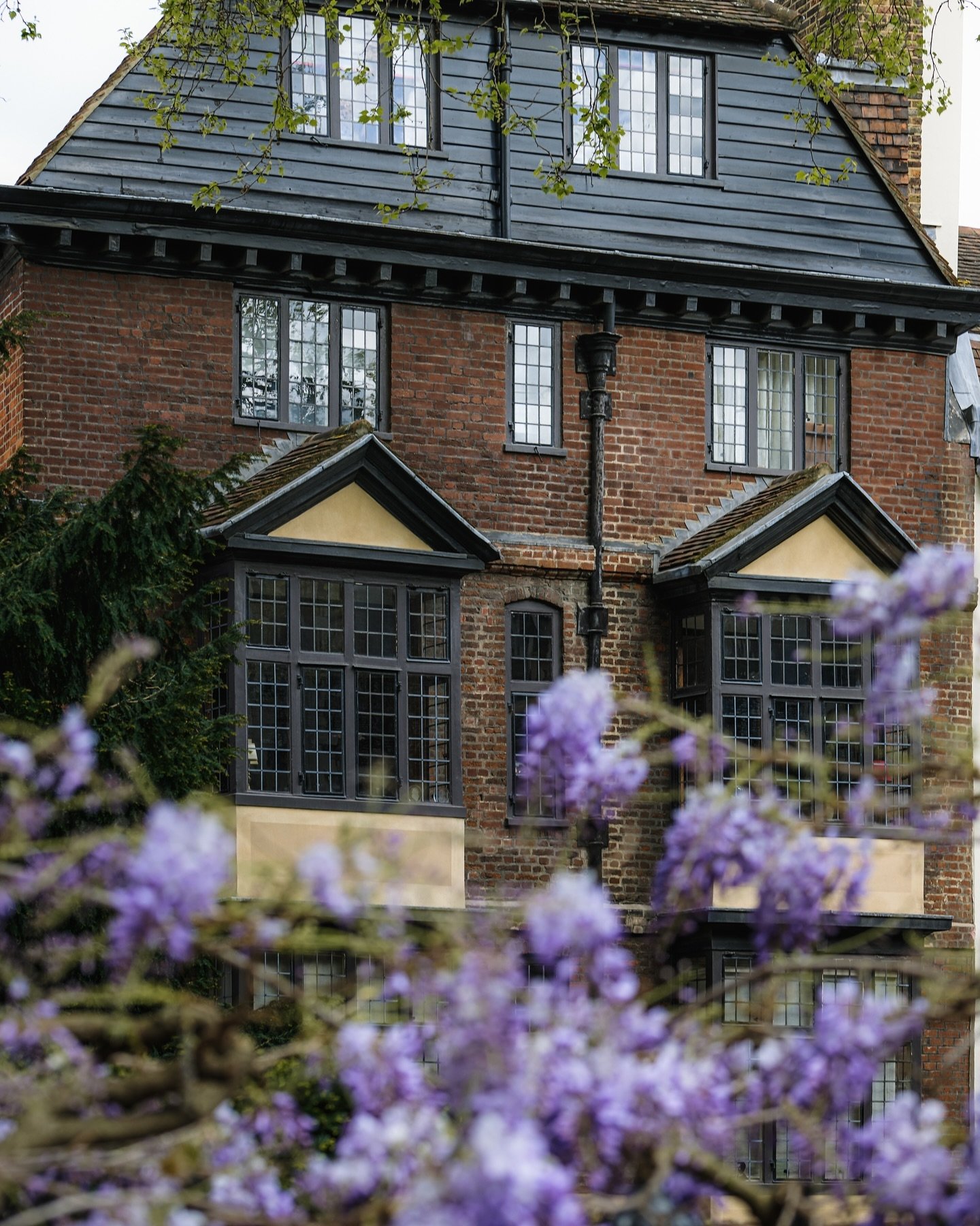 Built between 1597 and 1614, 41-42 Cloth Fair was initially one of eleven houses in a courtyard square. The area was called The Square in Launders Green because it was constructed on the former laundry site of the nearby St Bart&rsquo;s the Great pri