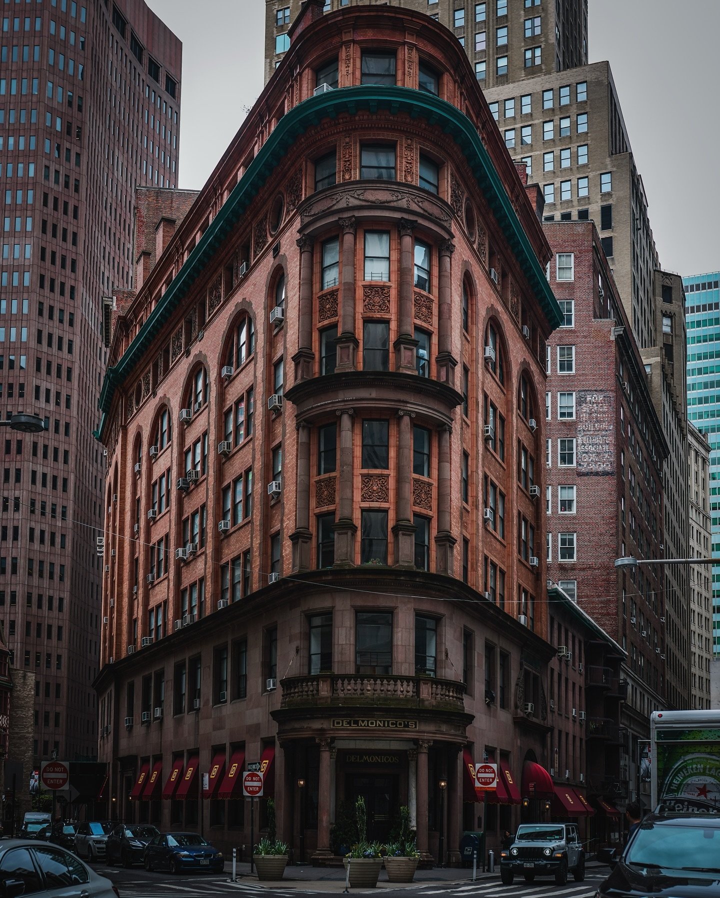 🇺🇸🗽Delmonico&rsquo;s, located in lower Manhattan, NYC, was constructed in the Renaissance Revival style between 1890 and 1891. 😍
&bull;
&bull;
#newyork #newyorkcity #newyorker #newyorklife #newyorknewyork #nyc #nycity #newyorkphotographer #newyor
