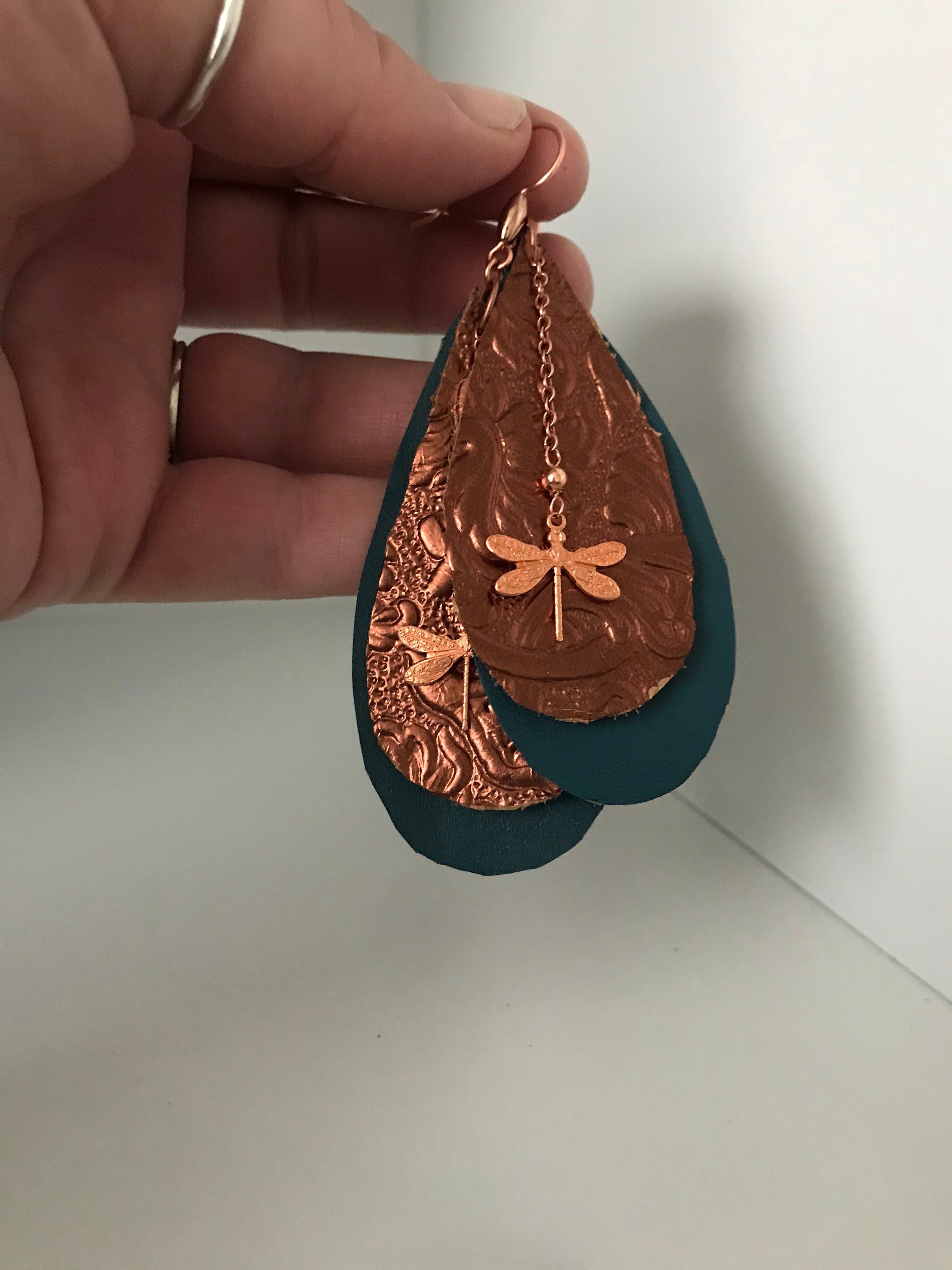 https://i.etsystatic.com/8548745/r/il/caec6f/2136436525/il_fullxfull.2136436525_ds4m.jpg