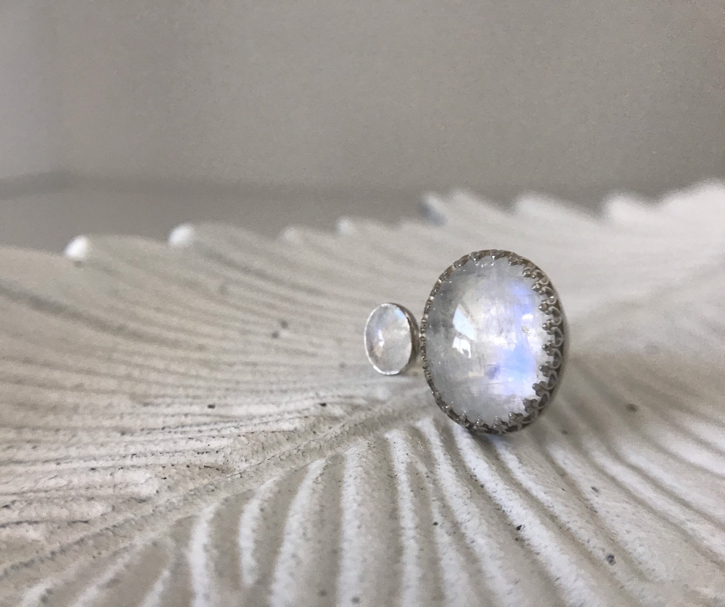 https://i.etsystatic.com/8548745/r/il/b51936/2502902821/il_fullxfull.2502902821_go51.jpg
