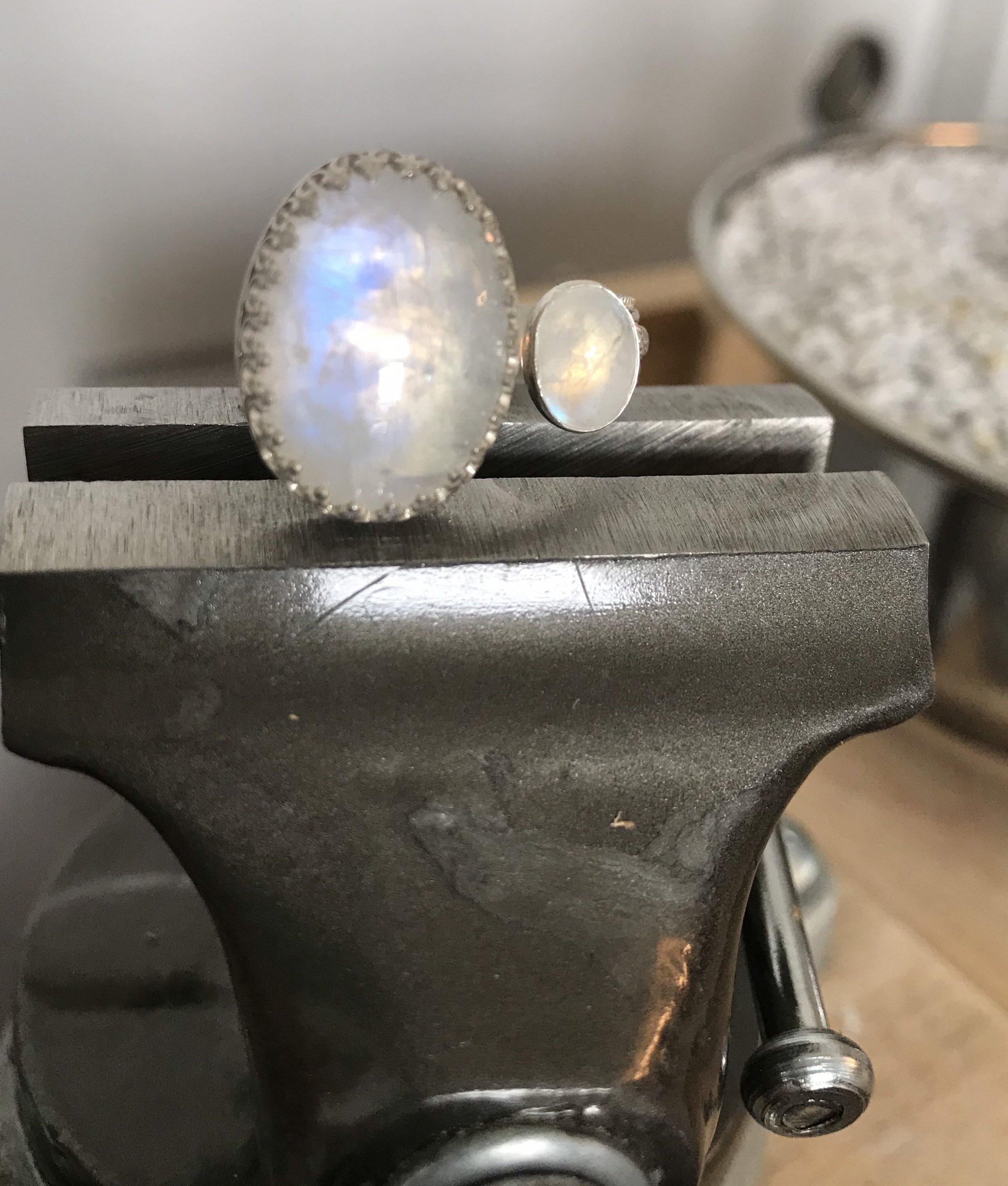 https://i.etsystatic.com/8548745/r/il/9c8d58/2455238134/il_fullxfull.2455238134_eeli.jpg