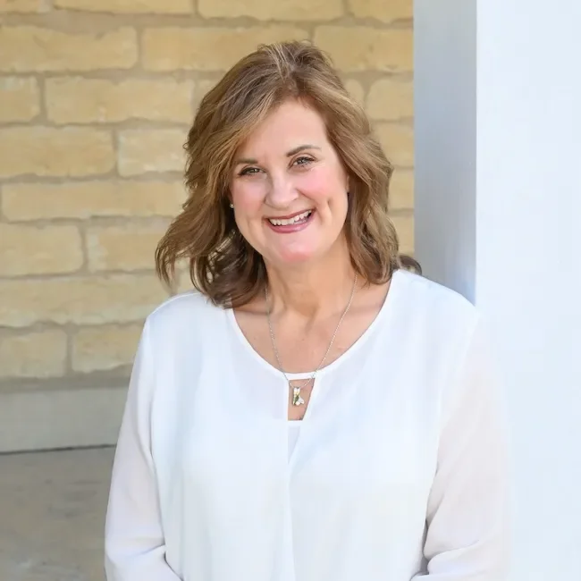 gwen ginski outdoors smiling