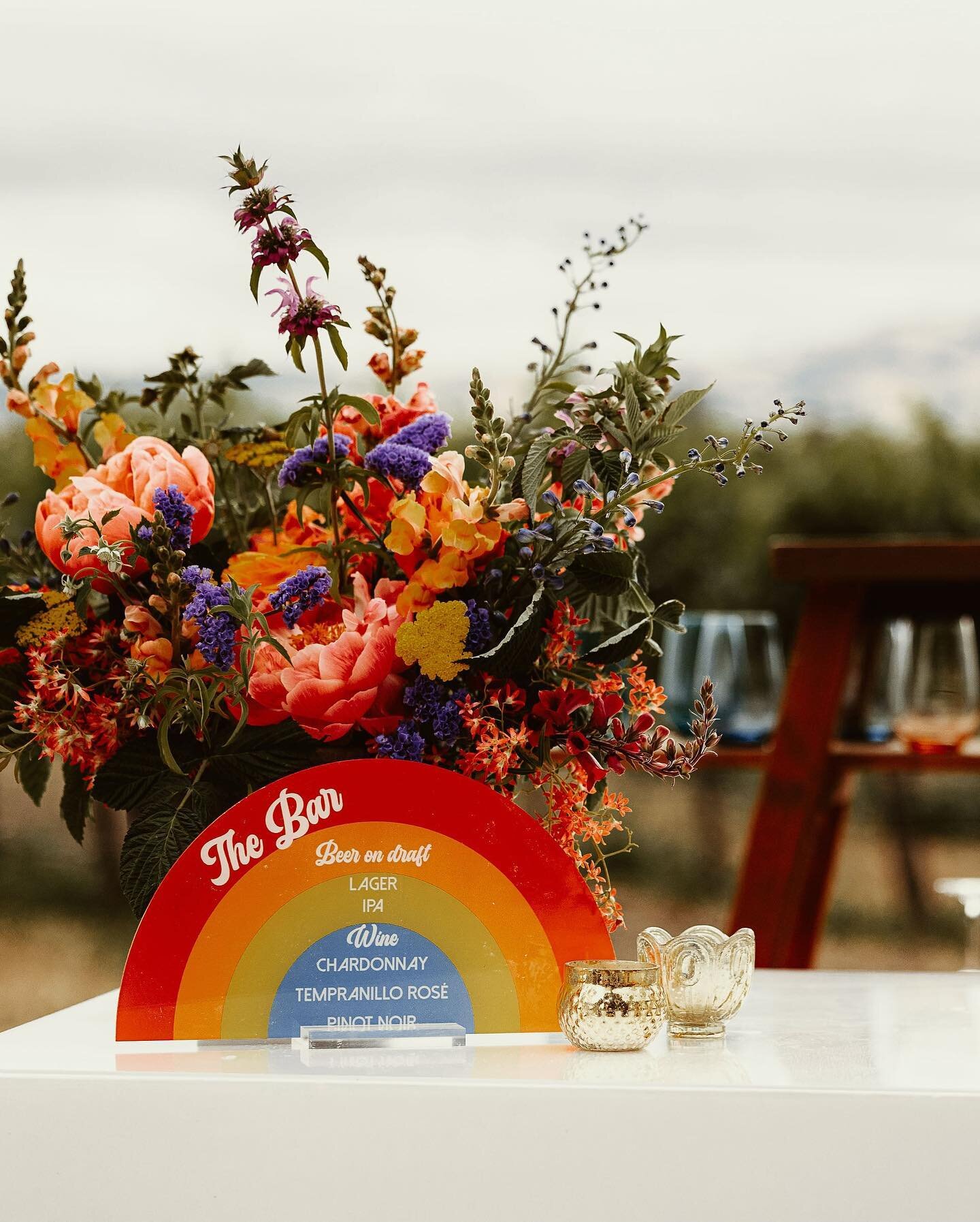 Happy Sunday! All the colorful vibes for this psychedelic wedding in Sonoma! Love all the bright retro custom acrylic signage! 

Photographer: @silverseaseeddings
Florist: @beijaflorbotanicals
Planning/Design: @atlas_designstudio
Venue: @gunbunwine