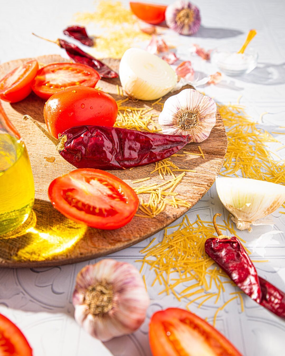 Beautiful ingredients all strewn about!

#ingredientflatlay #denverphotographer #foodphotography #garlic #chilepeppers