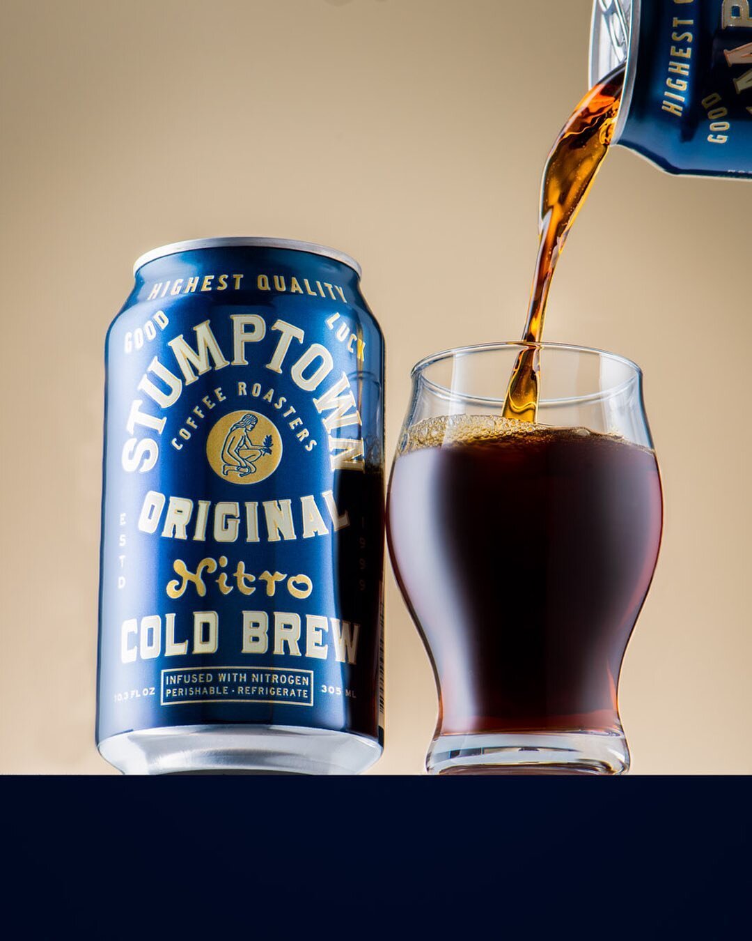 Three lights and lots of modifiers&hellip; great light test in the studio recently! No @stumptowncoffee was wasted in the making of this image 😉 Shot for personal work.

#butfirstcoffee #brandphotography #foodphotographer #drinkphotography #gradient