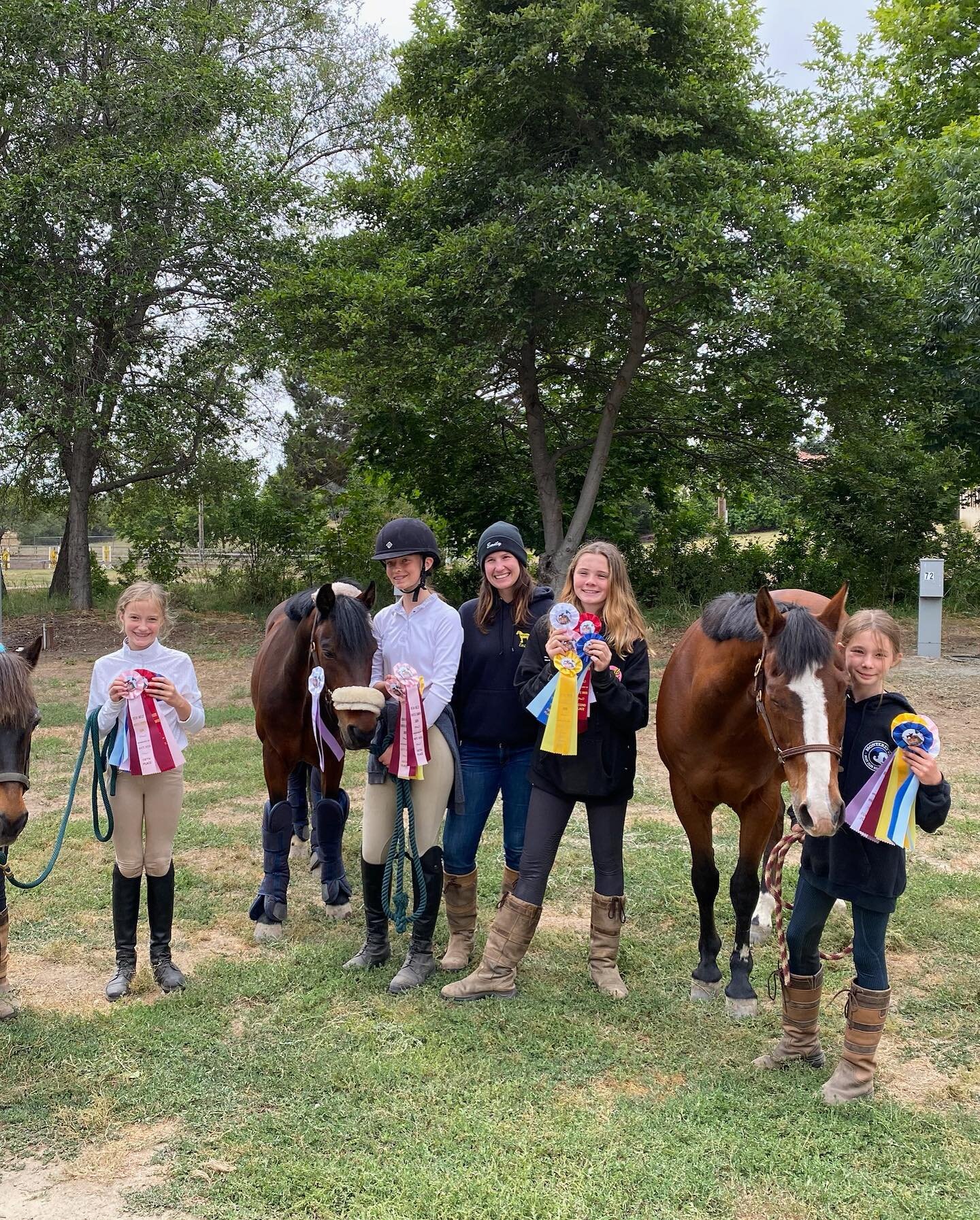 Congratulations to our team on such a fun, educational weekend! We got to go on our first outing in months! Kianna went to a pony club rating and completed her C1 HM and Flat. Some of our other girls attended the Ocean Breeze Horse Show at the fair g