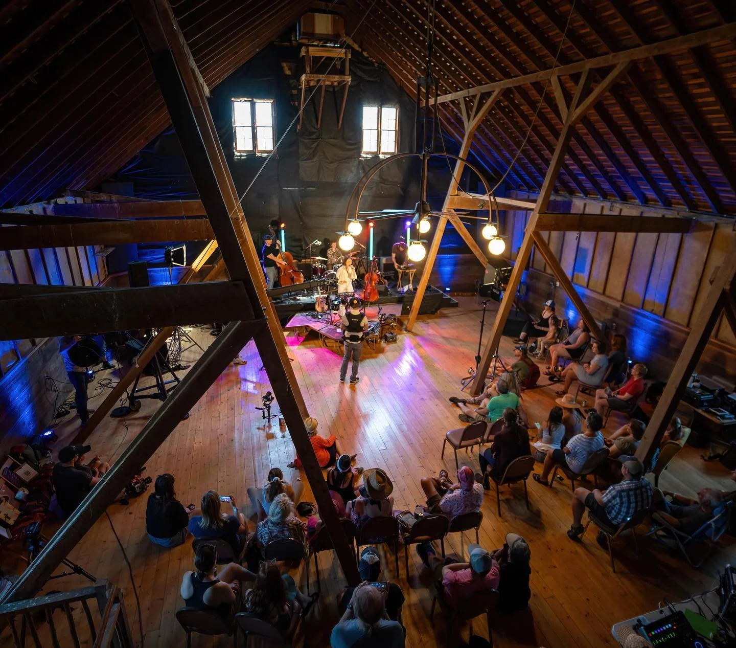 Were you at either of our Hay Loft Sessions at @timberfest this year? 👋👋 You might see yourself in the background of our double feature premiere:
🔔 Tonight at 8pm on our YouTube channel! 

Tune in to the stream anytime after 8pm to watch the full 