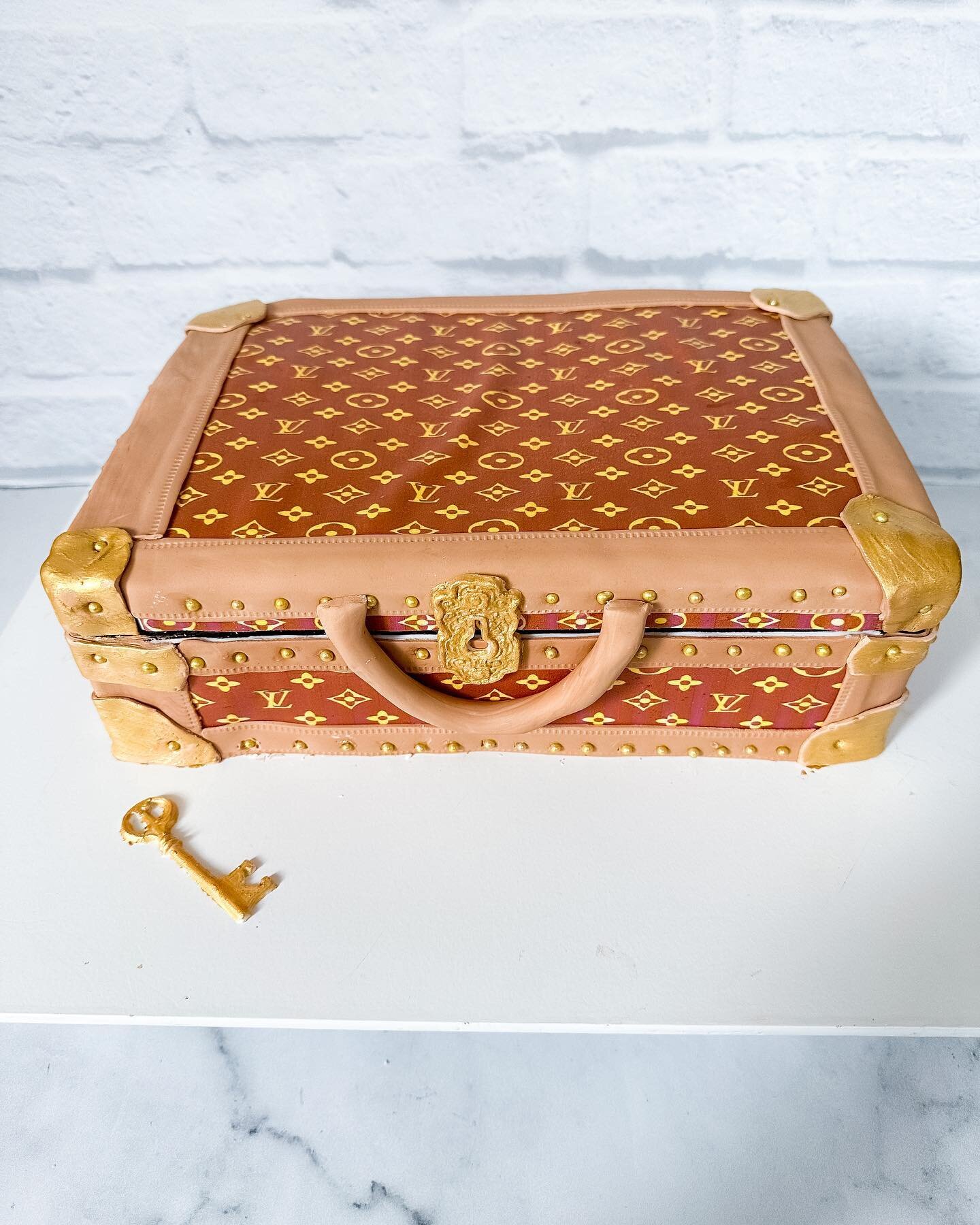 It&rsquo;s called Fashion darling❤️ and a weekend of celebrations! Here&rsquo;s part one of Kris&rsquo;s 40th Birthday extravaganza.. feat Kris&rsquo;s own edible LV suitcase with a white choc mud inside filled with delish strawberry buttercream.. fu