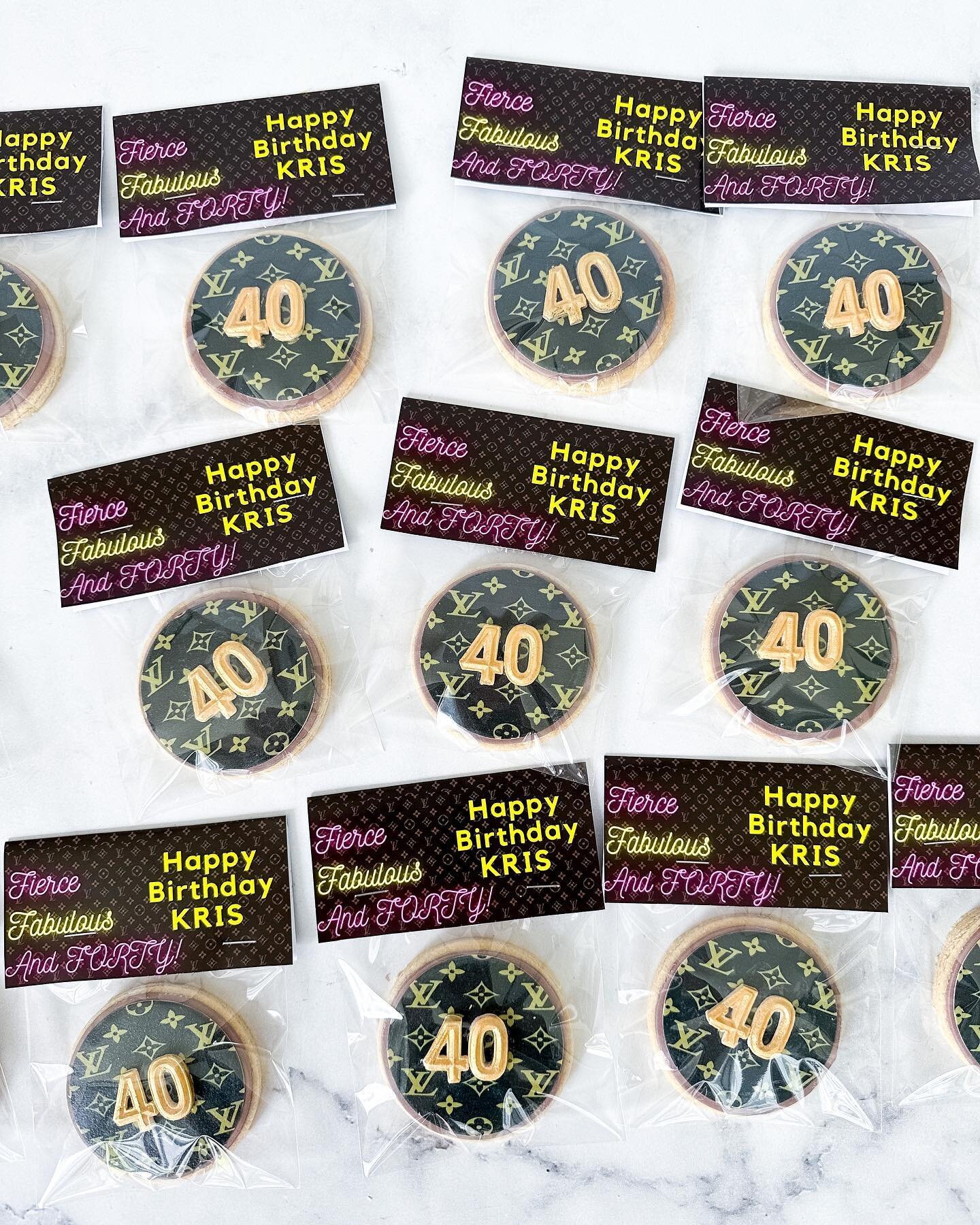 Here&rsquo;s part 2 of the 40th birthday extravaganza! What&rsquo;s a birthday without LV cookies 🤩🤩.. and introducing my latest add on.. customized bag toppers #therippedbaker #newsteadcookies #brisbanecookies #brisbanefood #supportsmallbuisness #