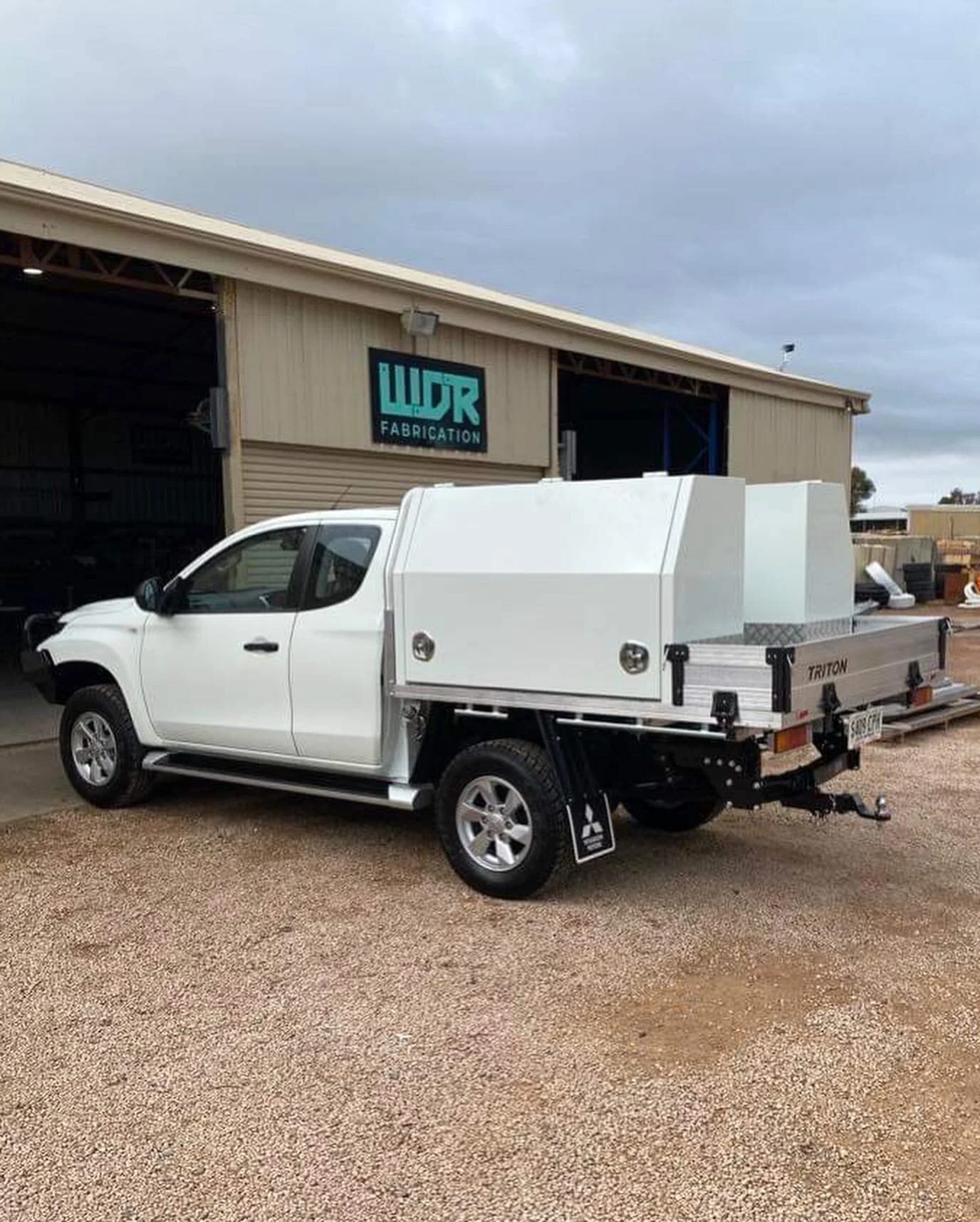 Dual 1500mm tool boxes, one of four custom fit outs for local farm machinery group G &amp; J East. 

Tool boxes powder coated by @arkoteptyltd 

#wdrfab #metalfabrication #toolboxes #custommetalfabrication #aluminium #arkote #shinglebackcoatingsystem