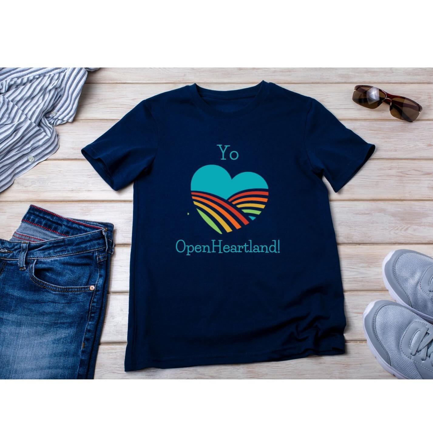 Yo ❤️ Open Heartland! Hay muchas maneras en que puede mostrar su apoyo para nuestra comunidad! Ordena su camisa por 15 de Mayo justo a tiempo de verano! Link 🔗 en bio.