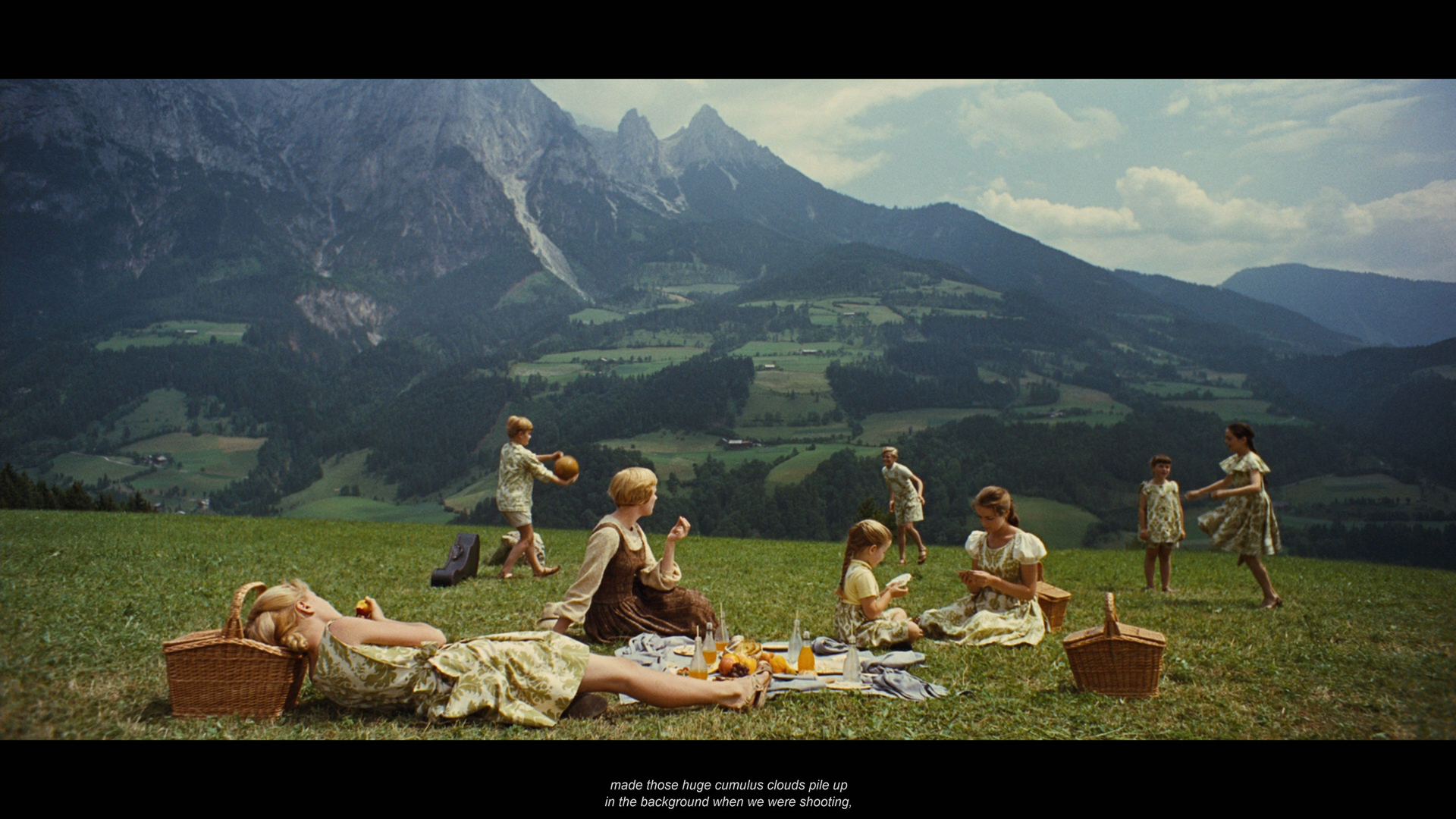 The Sound of a City - Julie Andrews Returns to Salzburg.mkv_004346.959.png