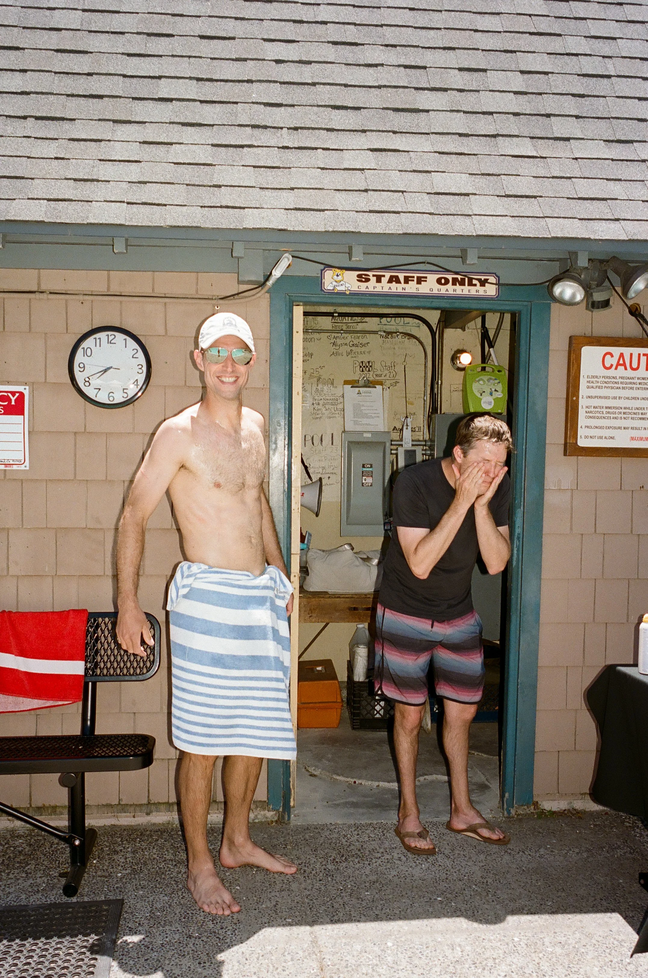 20_kelseycowley_derek&brett_pool_saturday.jpg
