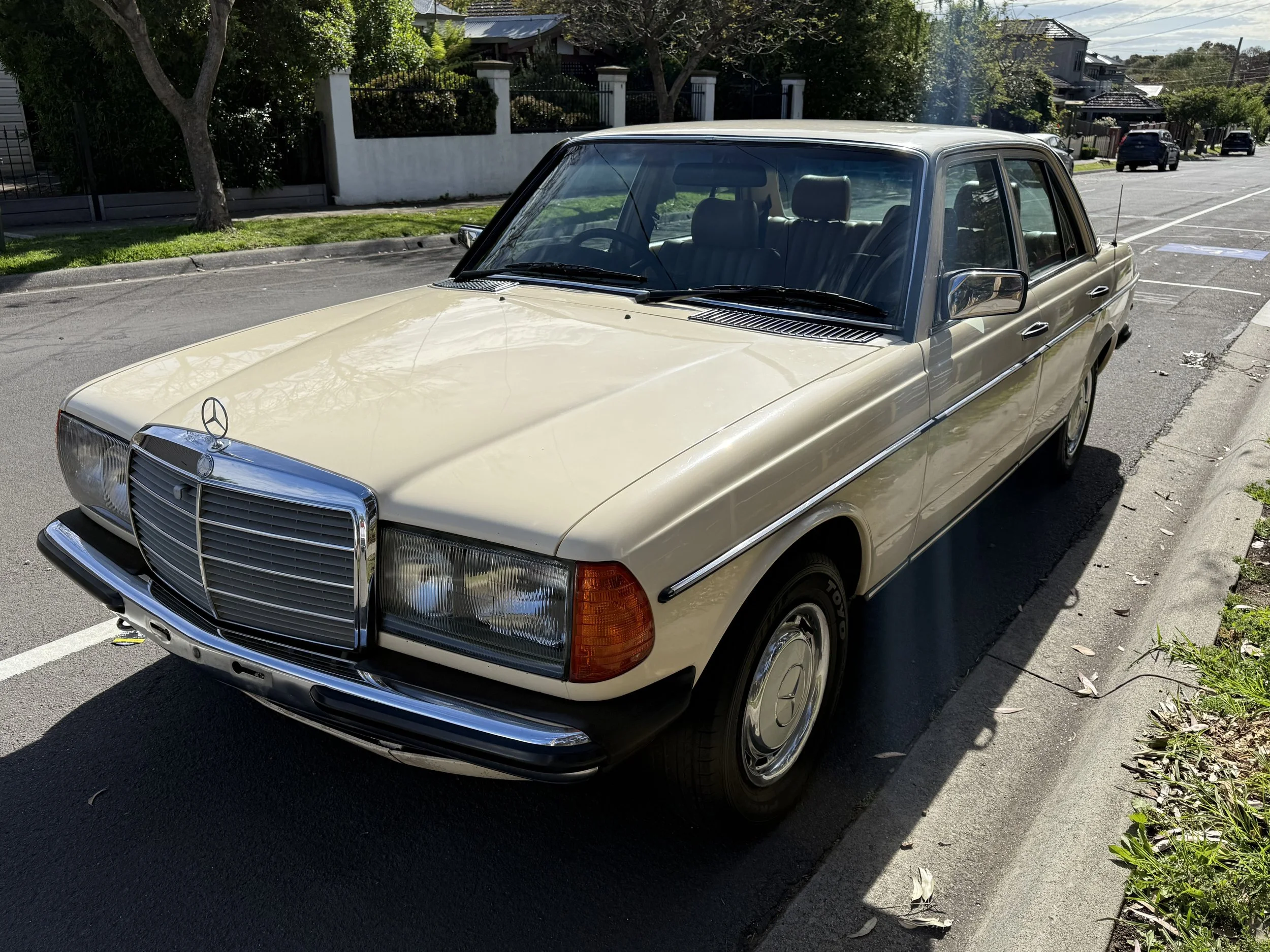 1985 Mercedes-Benz 230E