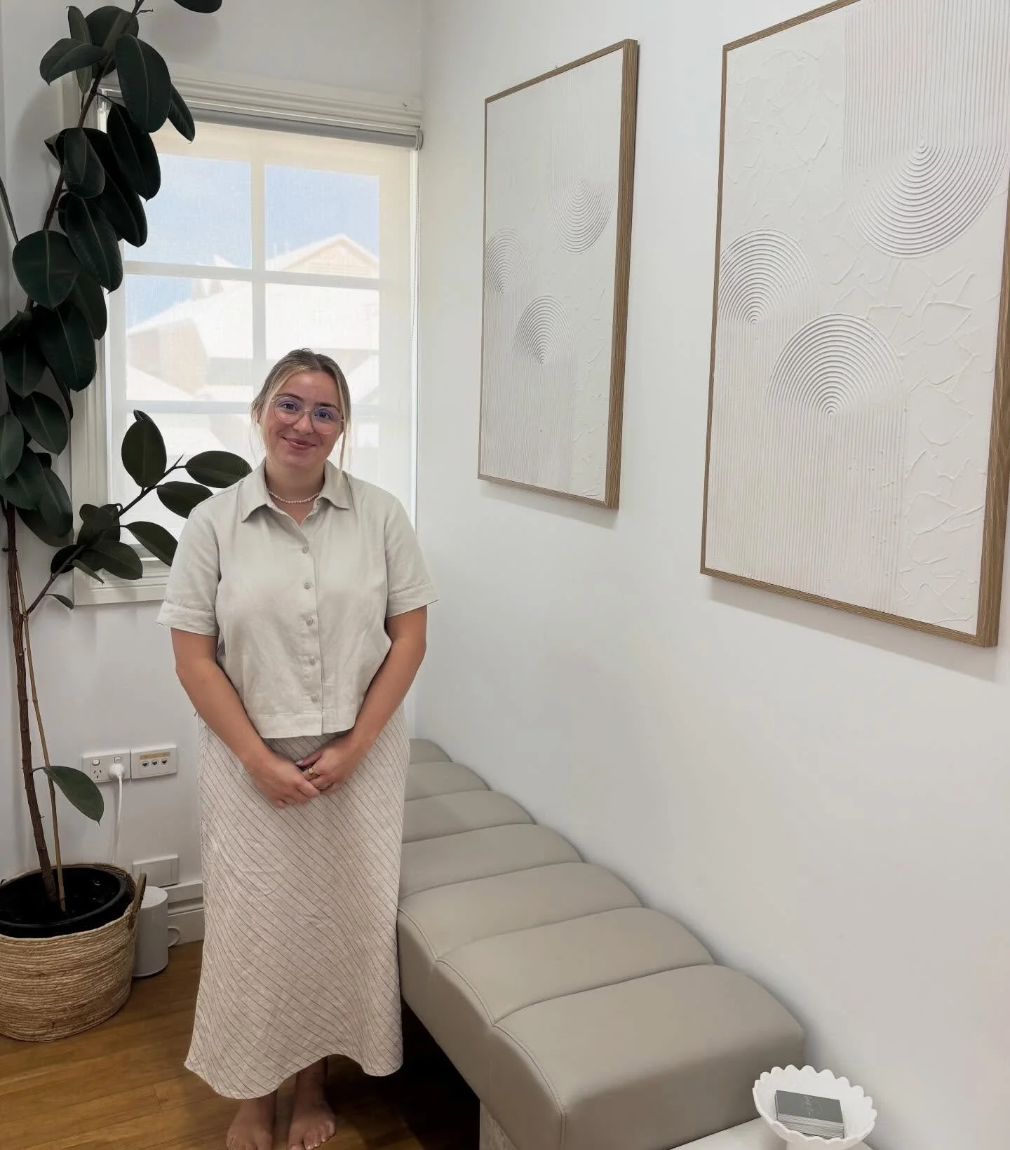 Meet Stevie ✨ we are excited to introduce gorgeous Stevie to the Holistic Room team all the way from the UK.

Stevie has over three years of experience in spa and salon environments across the North of Scotland, specialising in facials, massage, brow
