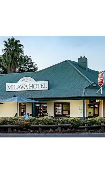 Milawa Hotel for a pot and a parmi