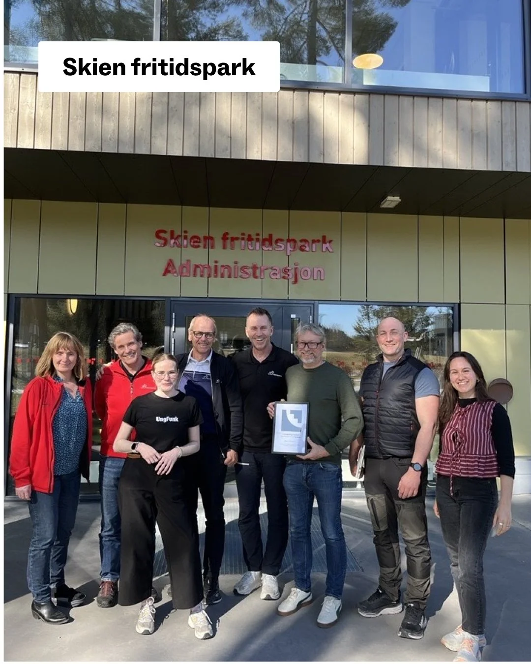 Sertifiseringsordningen vokser, og vi gratulerer nå Skien fritidspark med tildeling av inkluderingsmerket!
Skien fritidspark er et av Norges største idretts- og fritidsanlegg, og tilbyr aktiviteter, tjenester og fasiliteter for store og