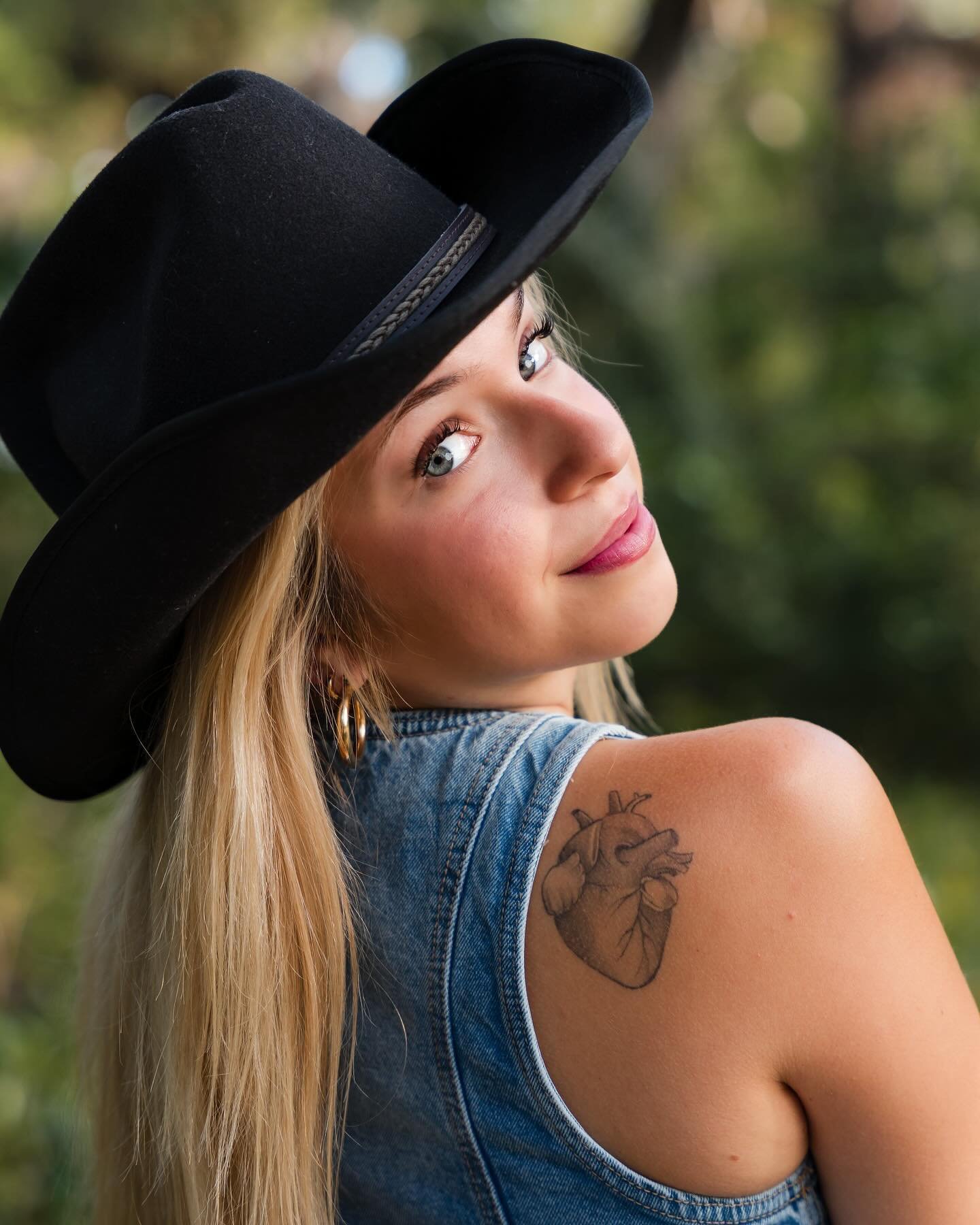 Get you a blonde cowgirl, they definitely have more fun&hellip;
.
.
.
#portraitphotography #portraits #portraitmood #cowgirl #letsgogirls #spiceupyourlife #goodgirl #blondehair #hispanic #latino #photooftheday #instadaily #smallbusiness #supportsmall