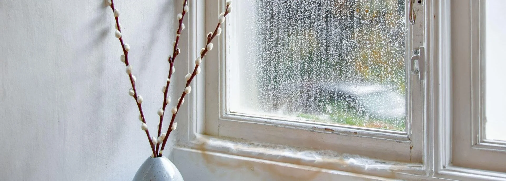 Rainy Day Cleaning Guide: 10 Productive Tasks ☔🧼