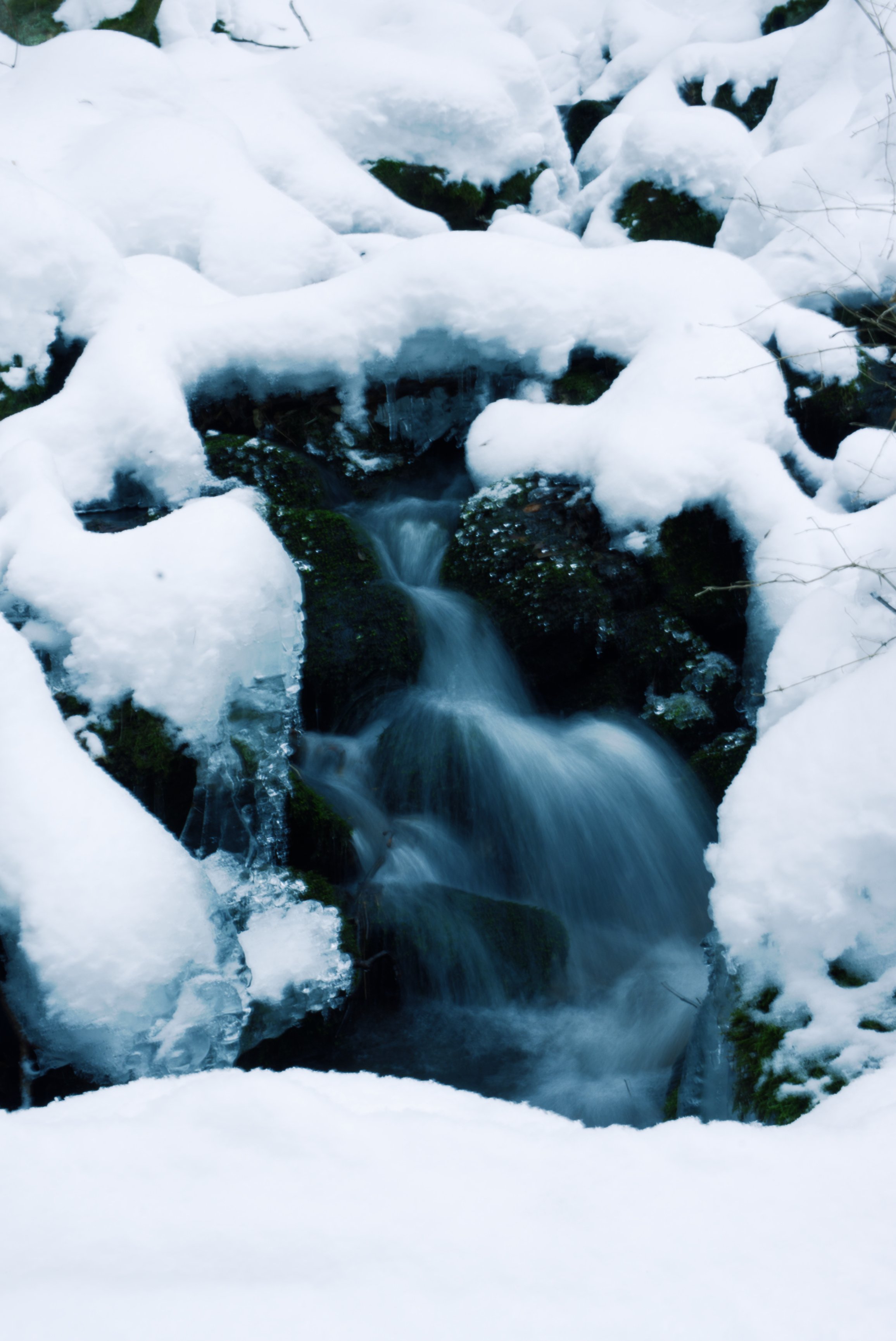 Schnee-Wasserfall_Homepage.jpg