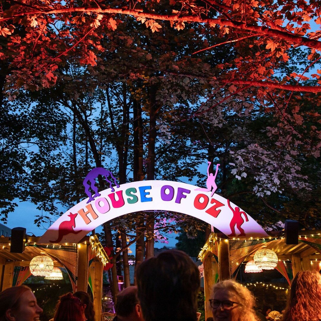 Come spend the last weekend of @edfringe with us! 

Get your fix of Aussie eats, drinks and talent before the weekend is over. 

📸 @missshurte 

#houseofoz @fanzarts  @radiolamington  @daisygreencollection #houseofoz2023 #edfringe #edfringe2023 #edi