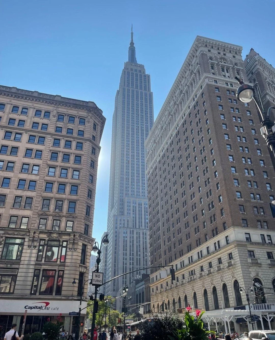 🎶 Concrete jungle, where dreams are made of 🎶
Playing that song & scrolling through our pics from our NYC adventure for @austheatrefest with @madnunproductions and @michellepearsonmusic. So much fun! 🤩🎭
