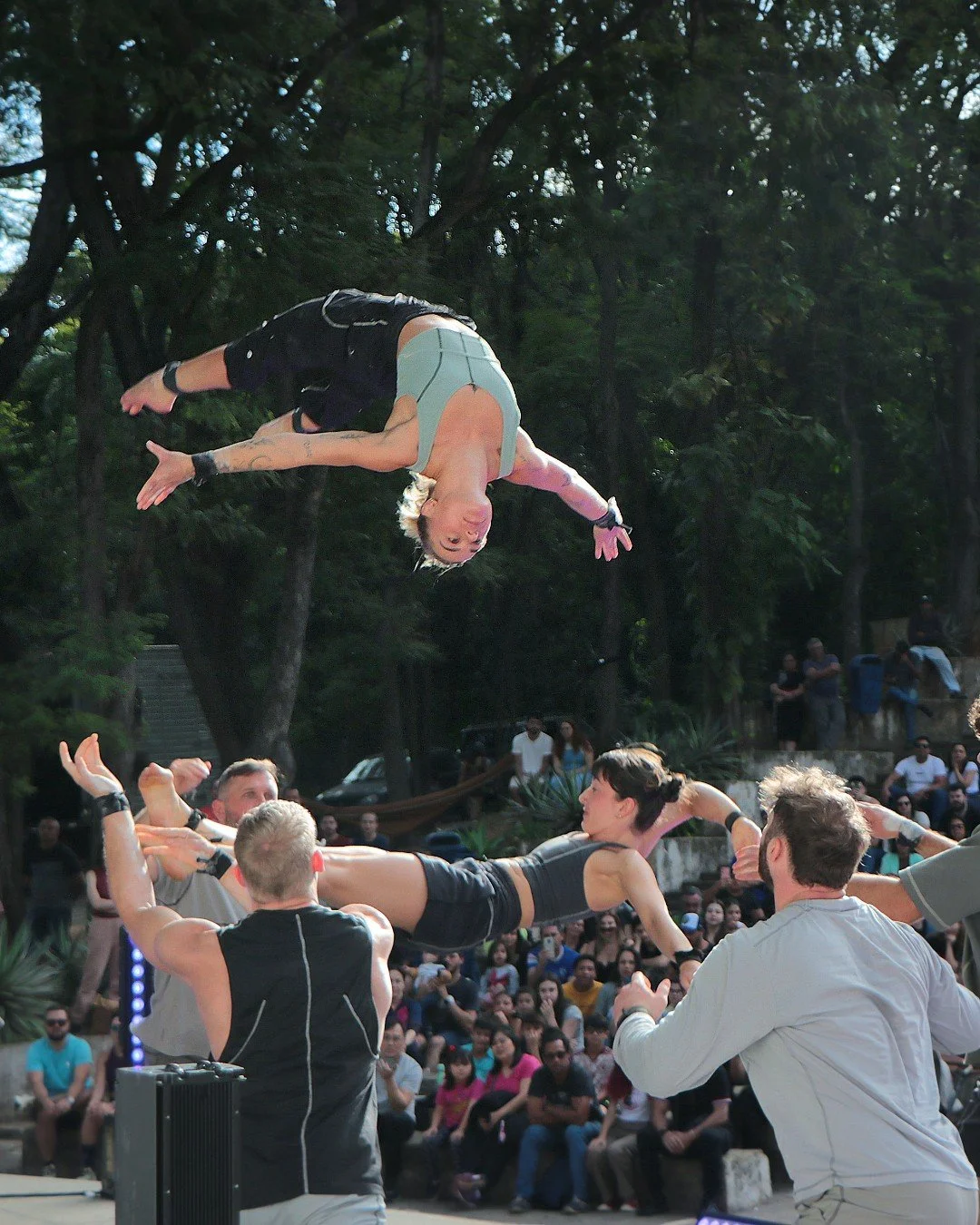 Defying gravity like 💅

Dreaming of our time in Brazil for Festival Cidade da Cultural (@polo_cultural ) with the skilled acrobats from Gravity and Other Myths (@gomcircus) 🇧🇷

#Acrobats #Brazil #FestivalCidadedaCultural