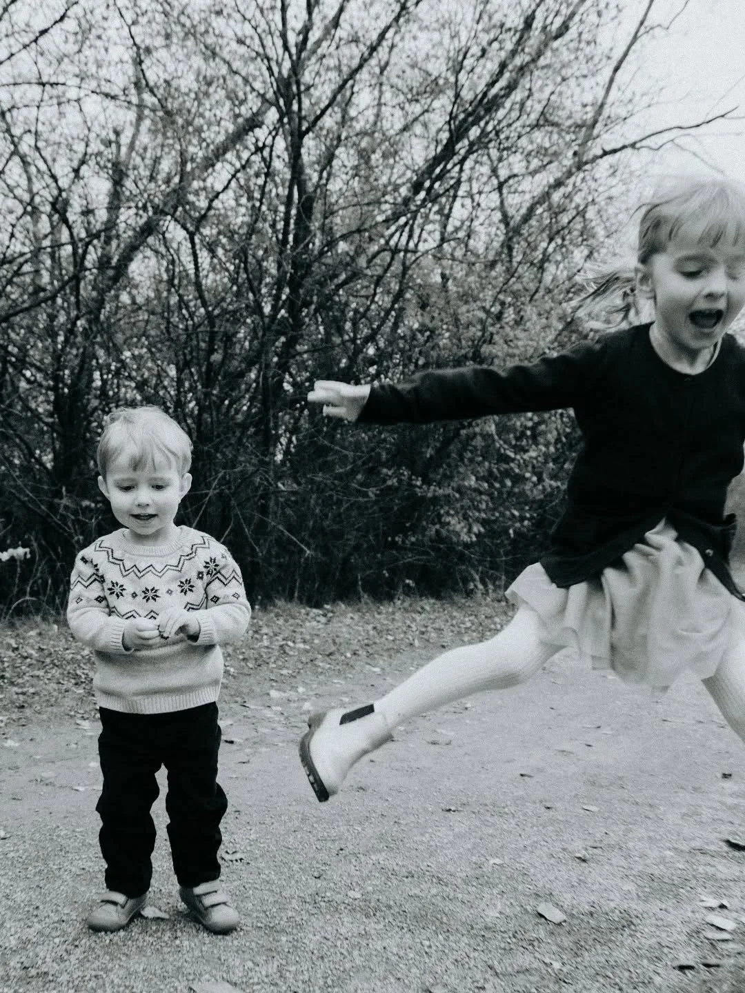 let the chaos happen
kids should be themselves at sessions - so lets play and jump and throw a couple of funny faces in there too!
🤍
family photographer | lifestyle photography | candid family photos | unposed family session | storytelling photog
