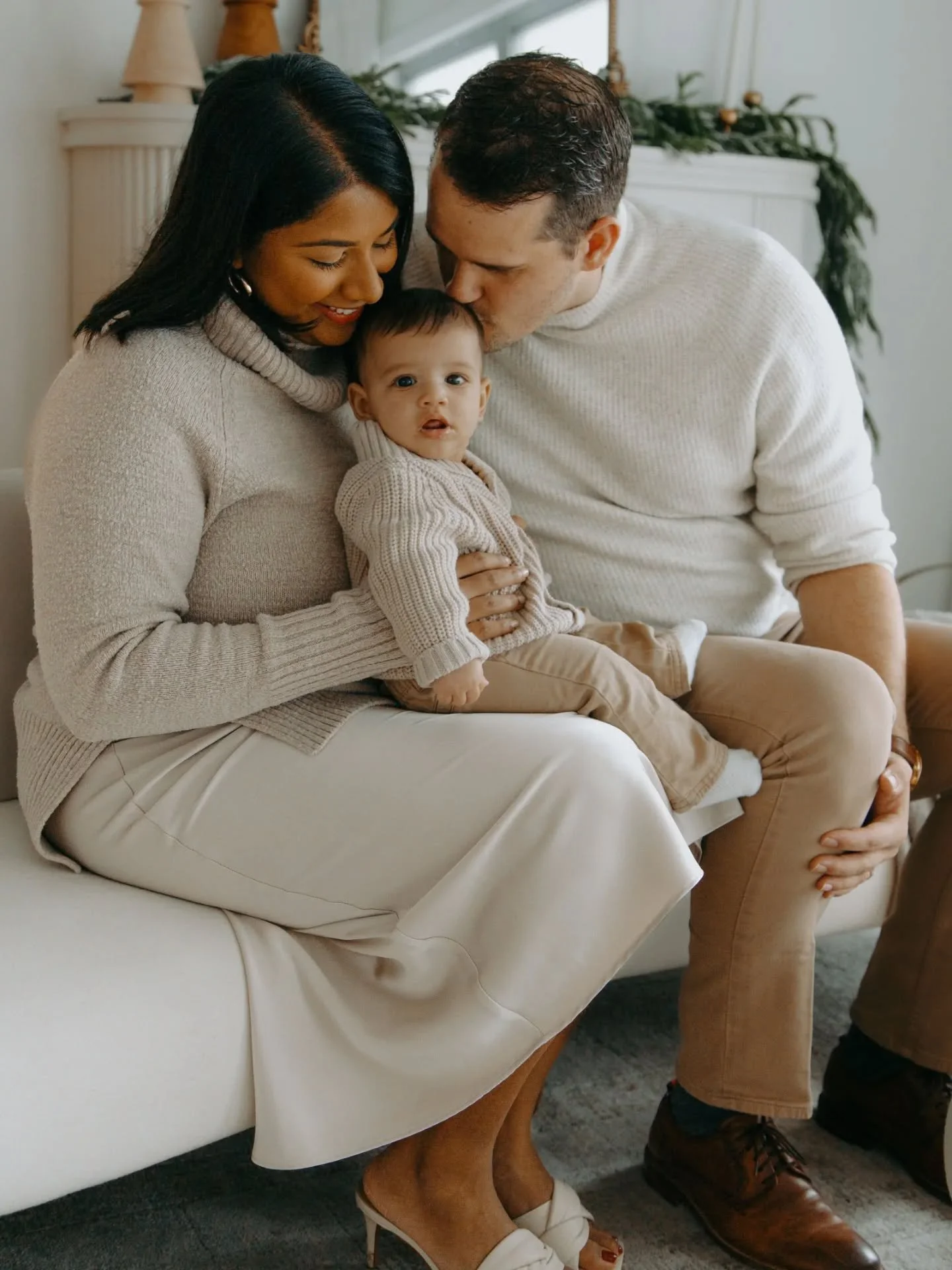 The magic of the first Christmas ✨

A huge thank you to all the families that joined me for the annual Holiday Petite at The Nook! 

✨

holiday photos | christmas minis | holiday mini sessions | lifestyle holiday photography | candid holiday moments 