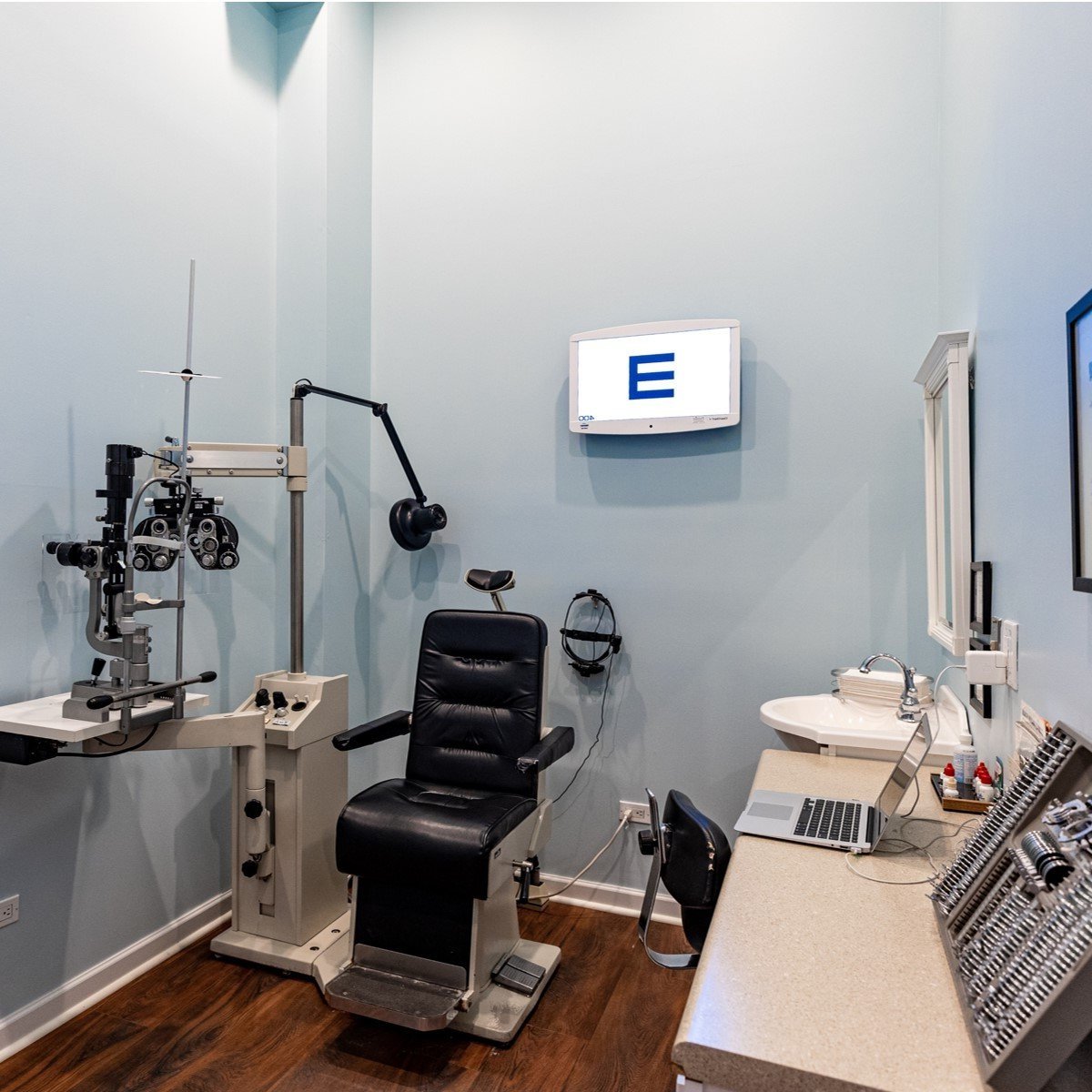 eyecare+services+and+eyewear+glassses+and+contact+lenses+urban+eyecare+chicago+2+3.jpg