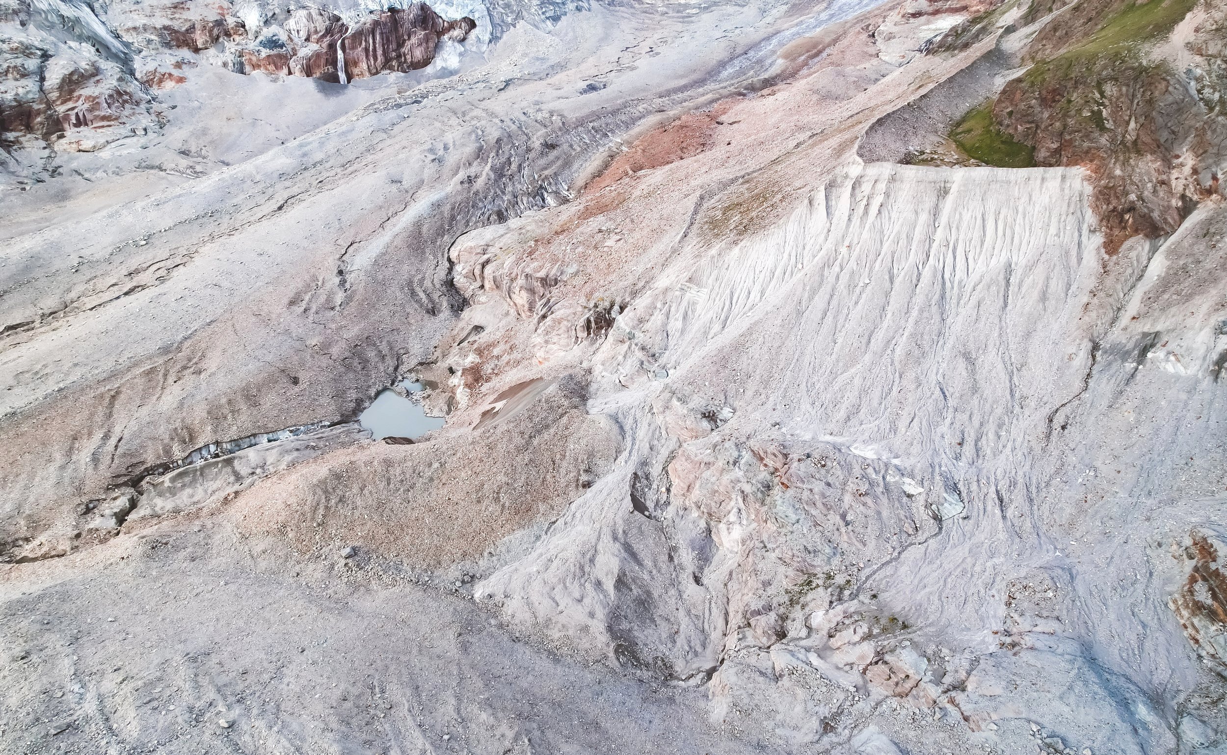 horizontal_130x80cm_ArtforImpact_so+close%2C+but+yet+so+far+-+Zmuttgletscher+III.jpg