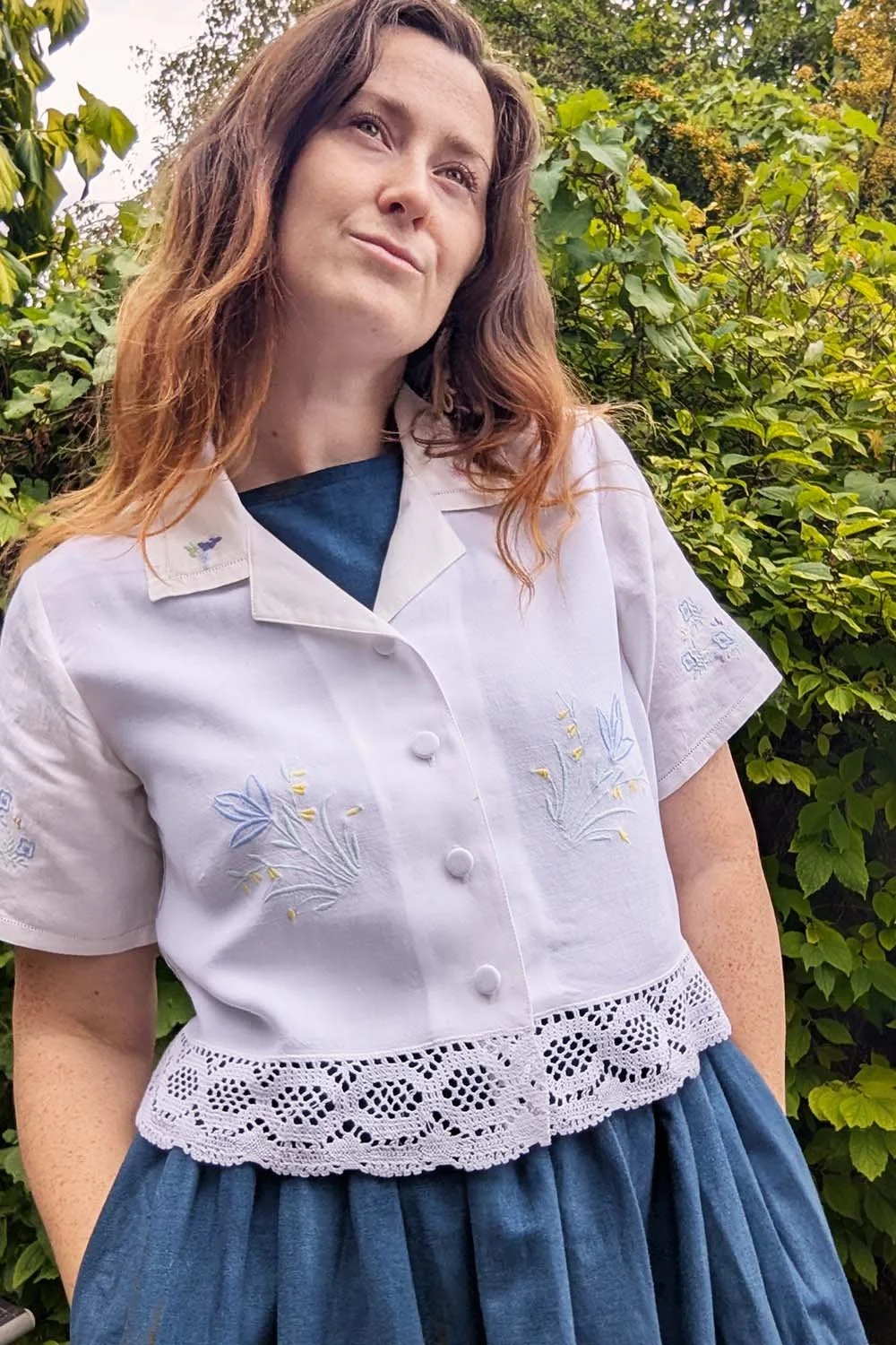 Retro embroidered cotton blouse with lace edge