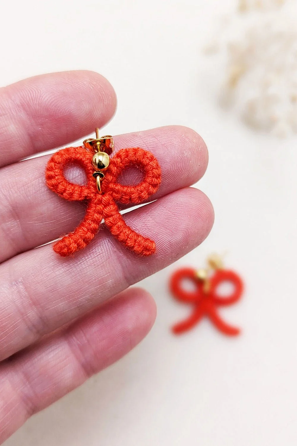 bow stud earrings