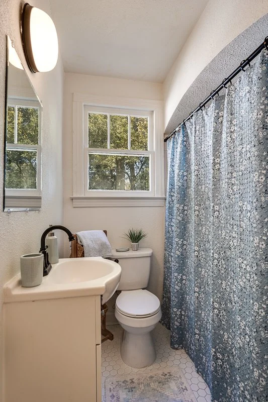 20240110 3121 Ernest St024SMALL.jpg