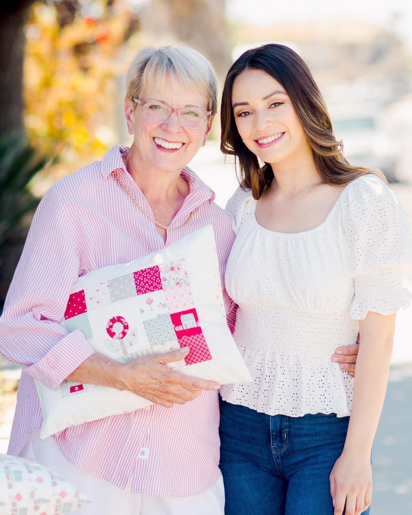 New blog post! This lovely business owner hired me to do a photo session for a magazine she was going to be featured in. I have the mag layout featured on my blog&hellip; check it out in my link in bio above ⬆️

@bunnyhilldesigns #businessowner #busi