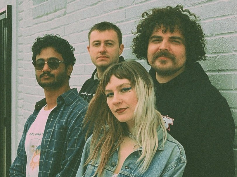 Blous3 dials into the noise on ‘Synchronized Swimming’