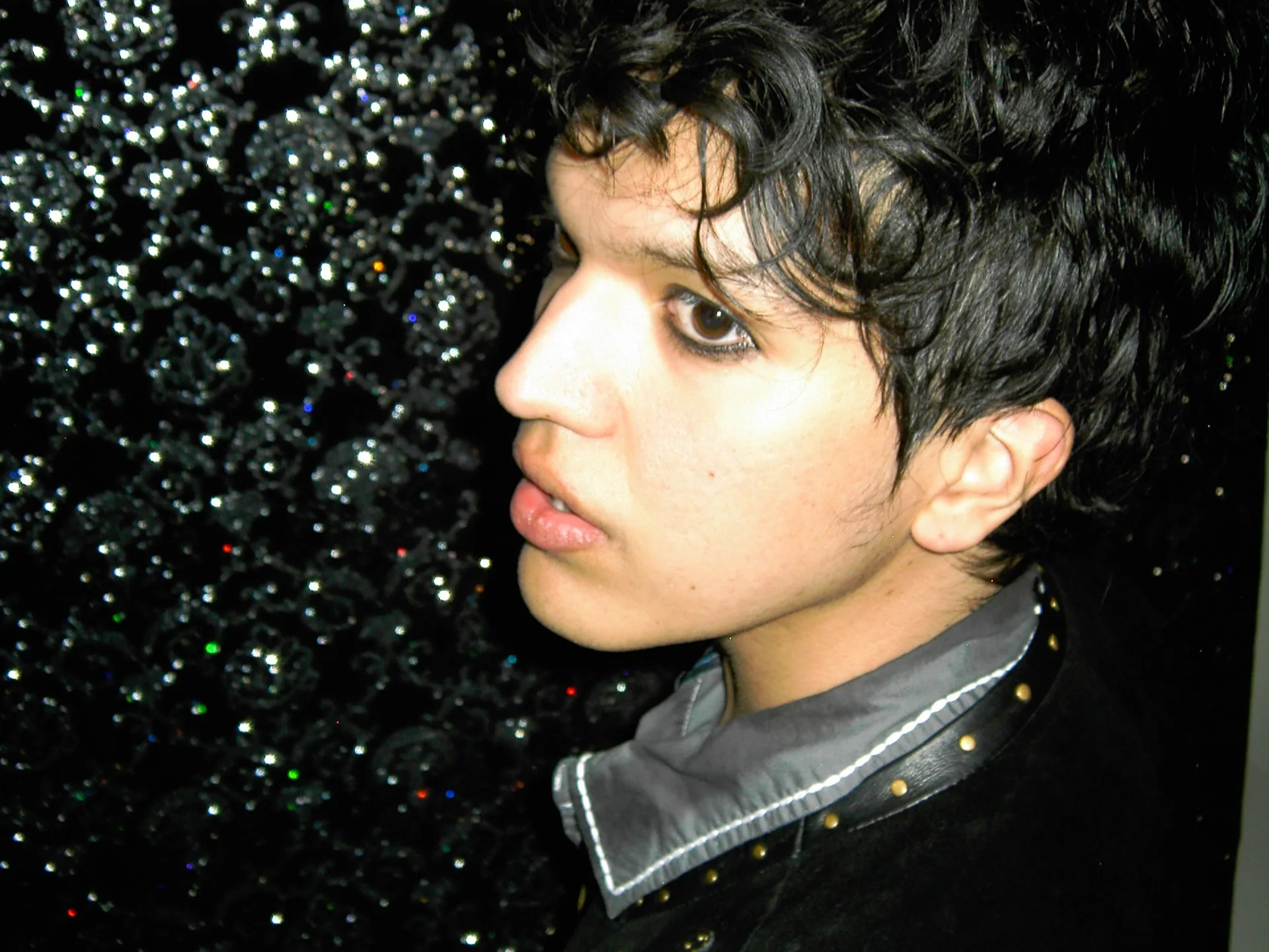 Video Premiere: GLICH3 “Class”