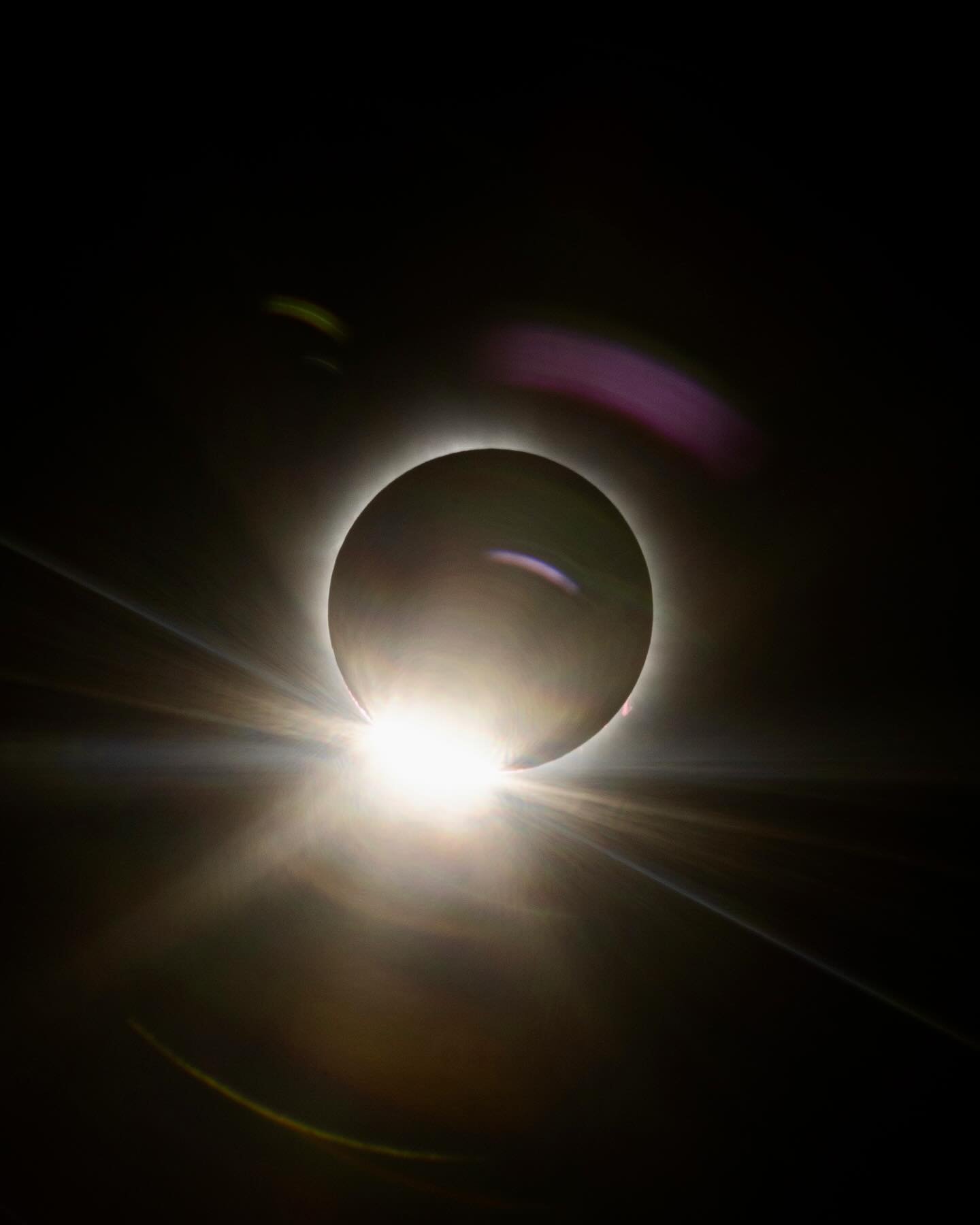 Ma-ma-ma my corona! ☀️ The eclipse totality of twilight at 3:30pm was truly an experience to behold 
.
.
.
.
.
#wanderlust #letsgosomewhere #keepexploring #neverstopexploring #stayandwander #eclipse #eclipse2024 #suncorona #corona #totality #eclipset