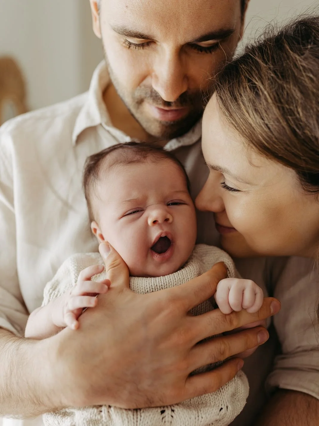 So könnten eure Bilder an die wichtigste Zeit in eurem Leben aussehen - aber ihr habt den Moment zur Buchung verpasst. 😩
Damit euch das nicht passiert, sichere ich euch als erfahrene Familienfotografin schon während der Schwangerschaft ei