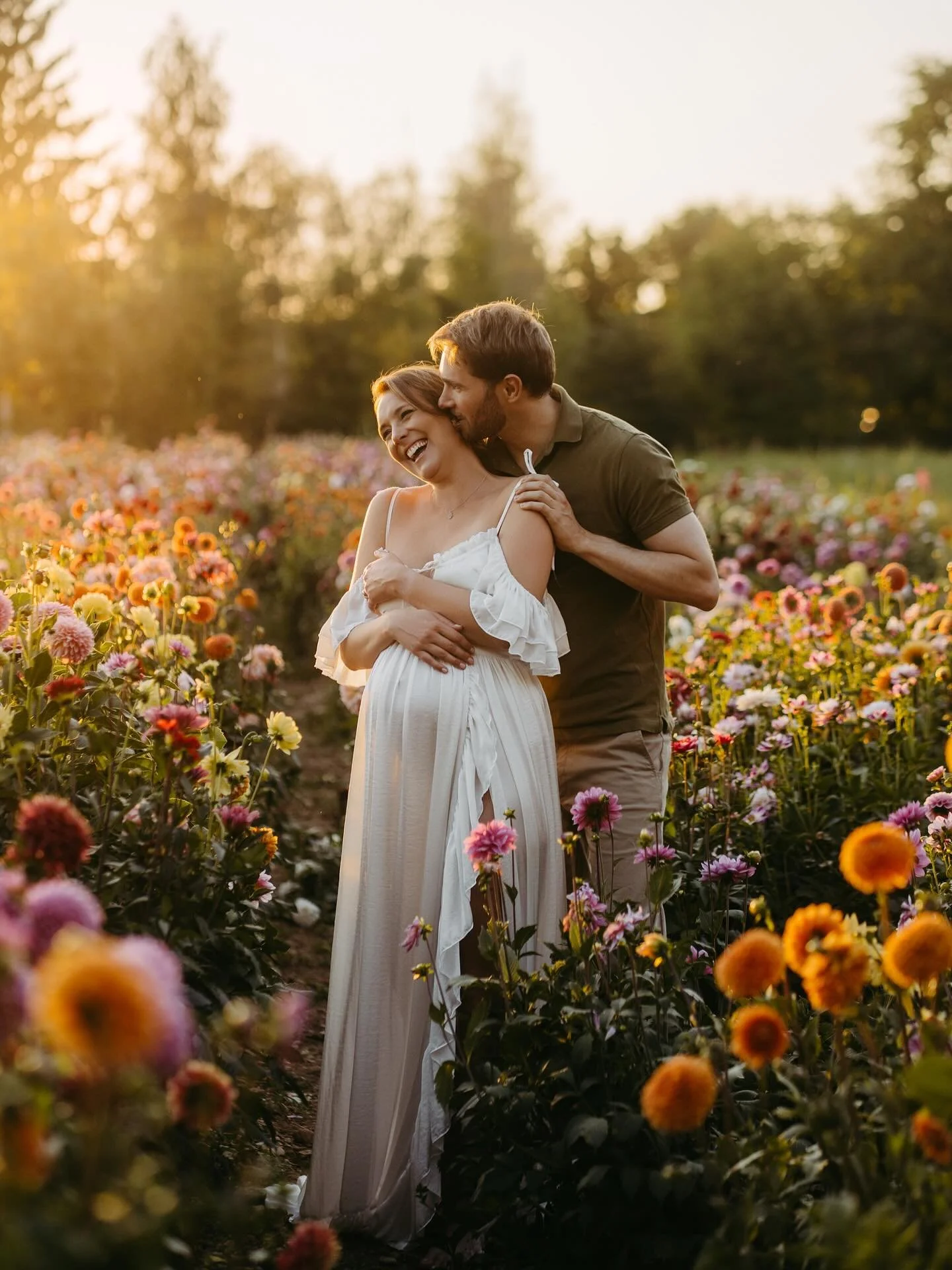 Dieser Sommer war bislang voller magischer Babybauch-Momente - goldenes Licht, Blumenmeere & ganz viel Vorfreude. ❤️
Und weil jedes meiner Shootings so besonders ist, sind meine Termine immer schnell vergriffen:
❕Aktuell bin ich bis Ende Oktober