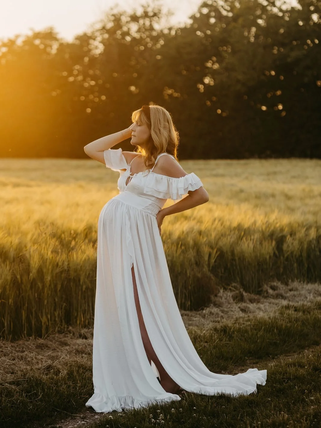 Throwback zu diesem wunderschönen Premium Shooting im Juni, zwischen Mohnblumen und Weizenfeld. 🥰 Zwar kann ich euch keine Bilder mit ihrer Familie zeigen, aber auch die Fotos mit ihr allein sind so voller Zauber und Vorfreude auf ihr zweites k