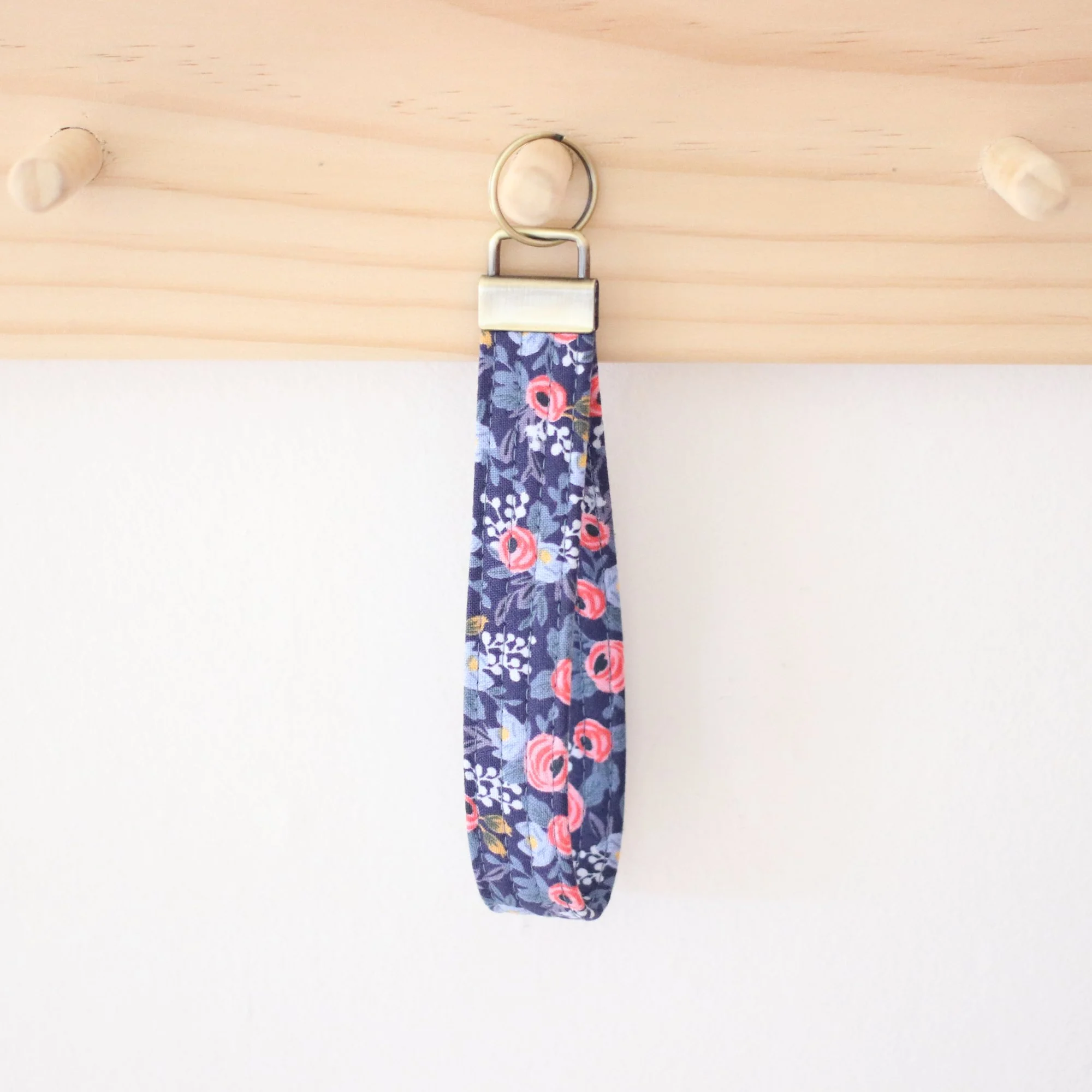 Rifle Paper Co Keyring Rosa Navy