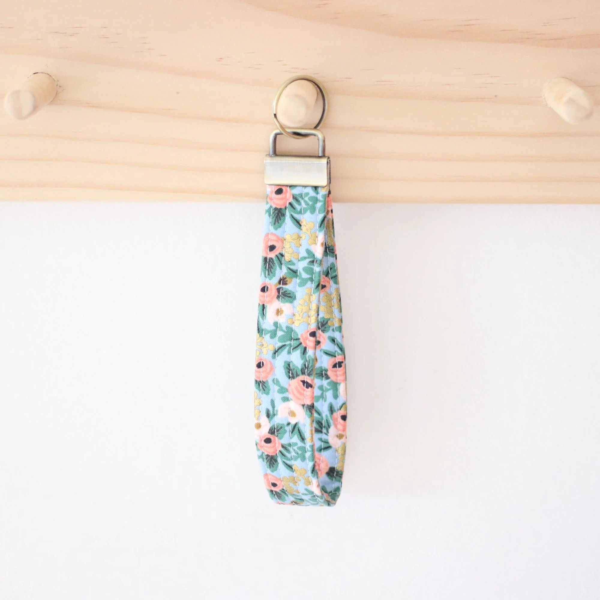 Rifle Paper Co Keyring Rosa Chambray
