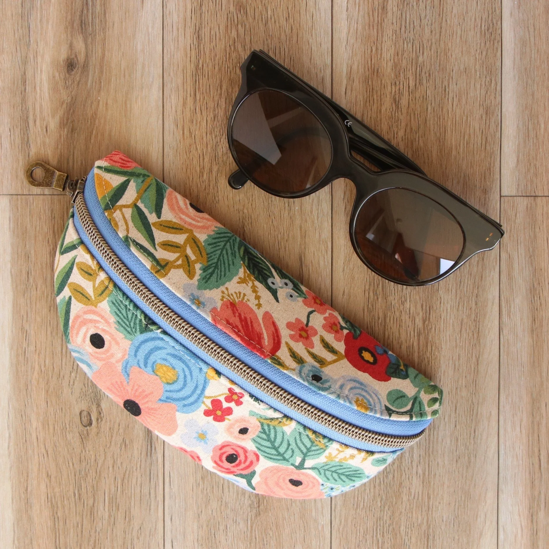 Rifle Paper Co Cotton-Linen Glasses Case - Blue