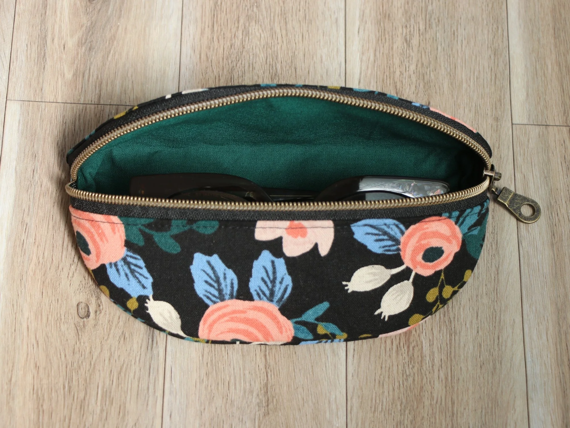 ellie-zip-case-black-1.JPG