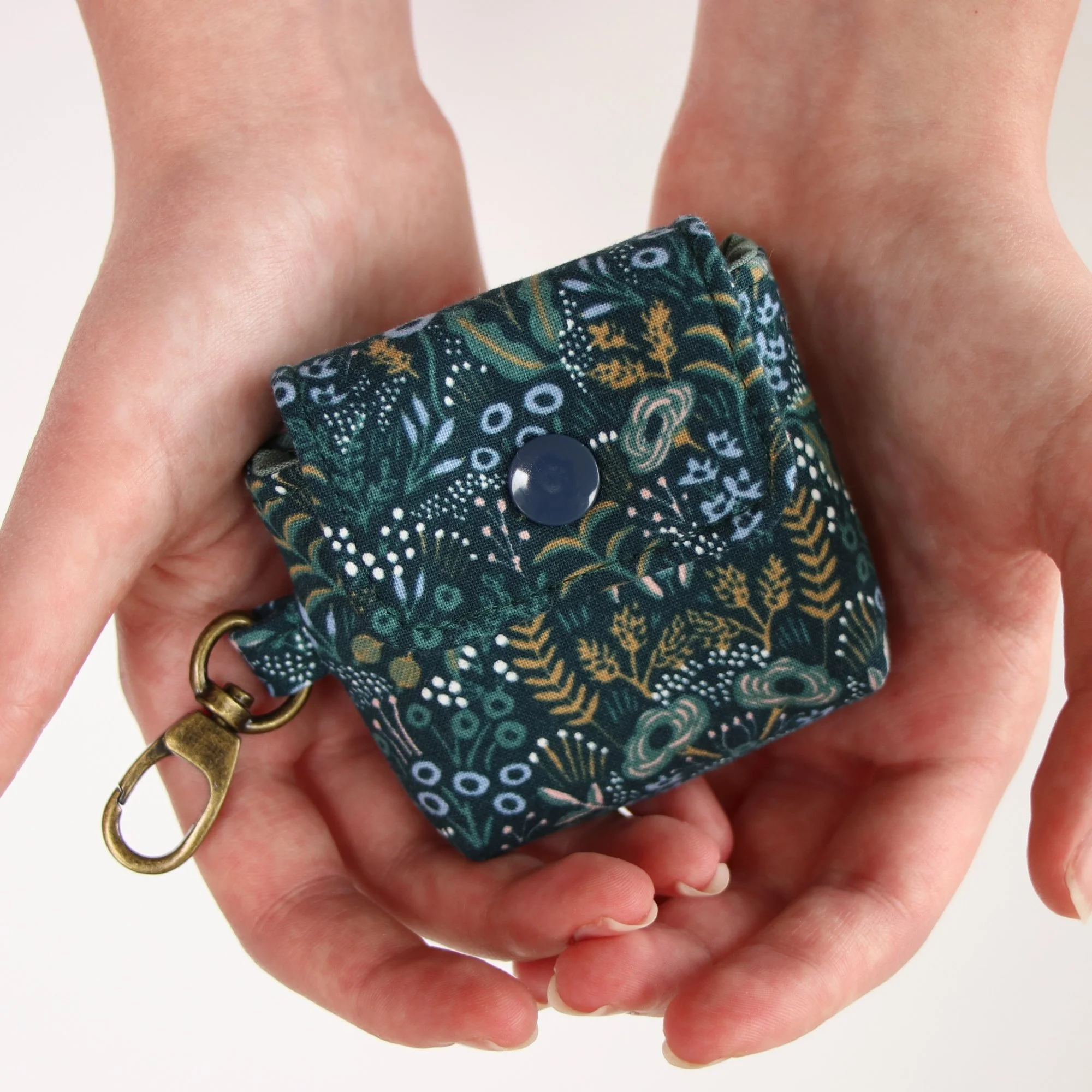 audiobook-earbud-pouch-1a.JPG